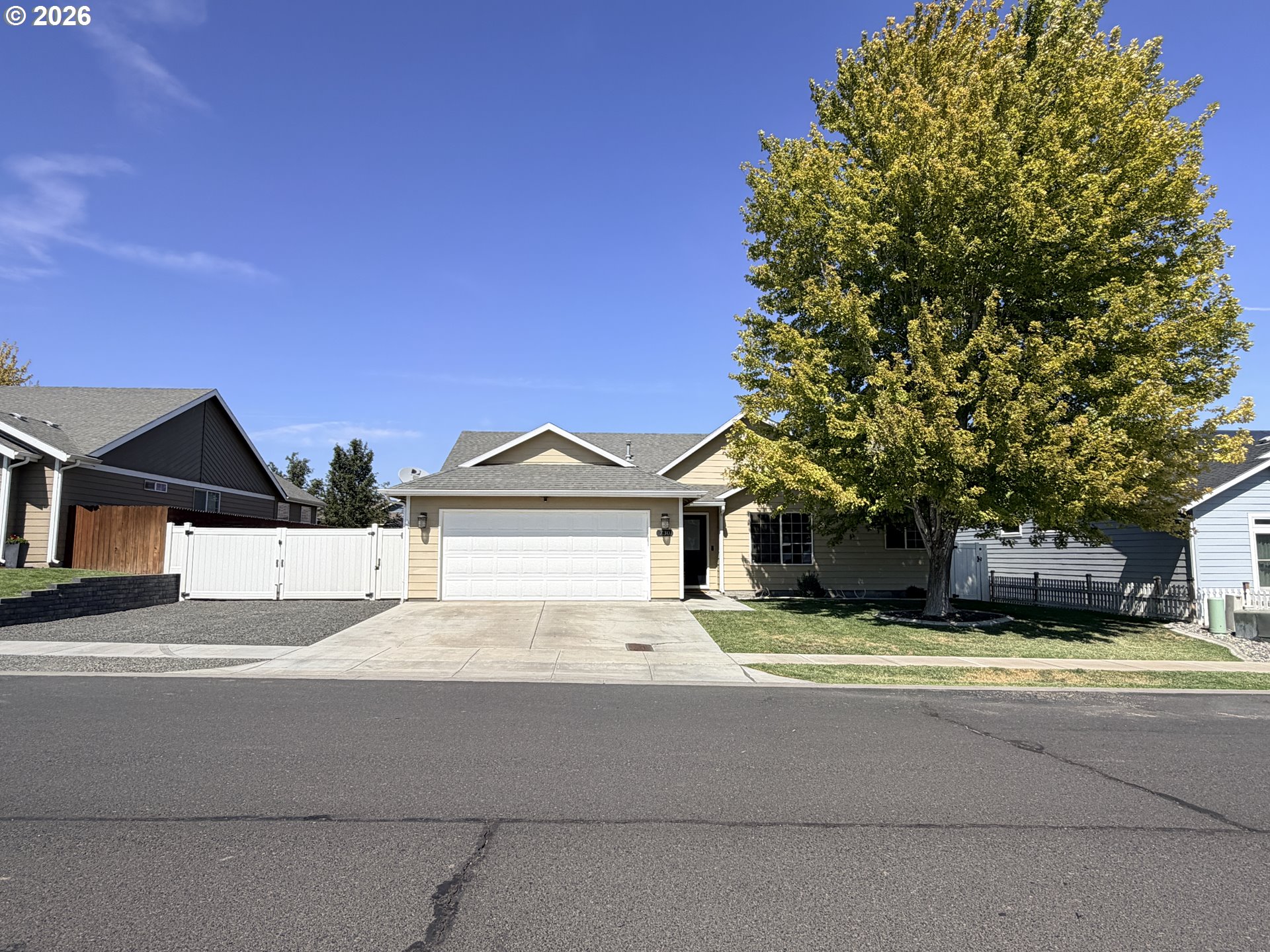 730 W SANDPIPER AVE Property Photo 1