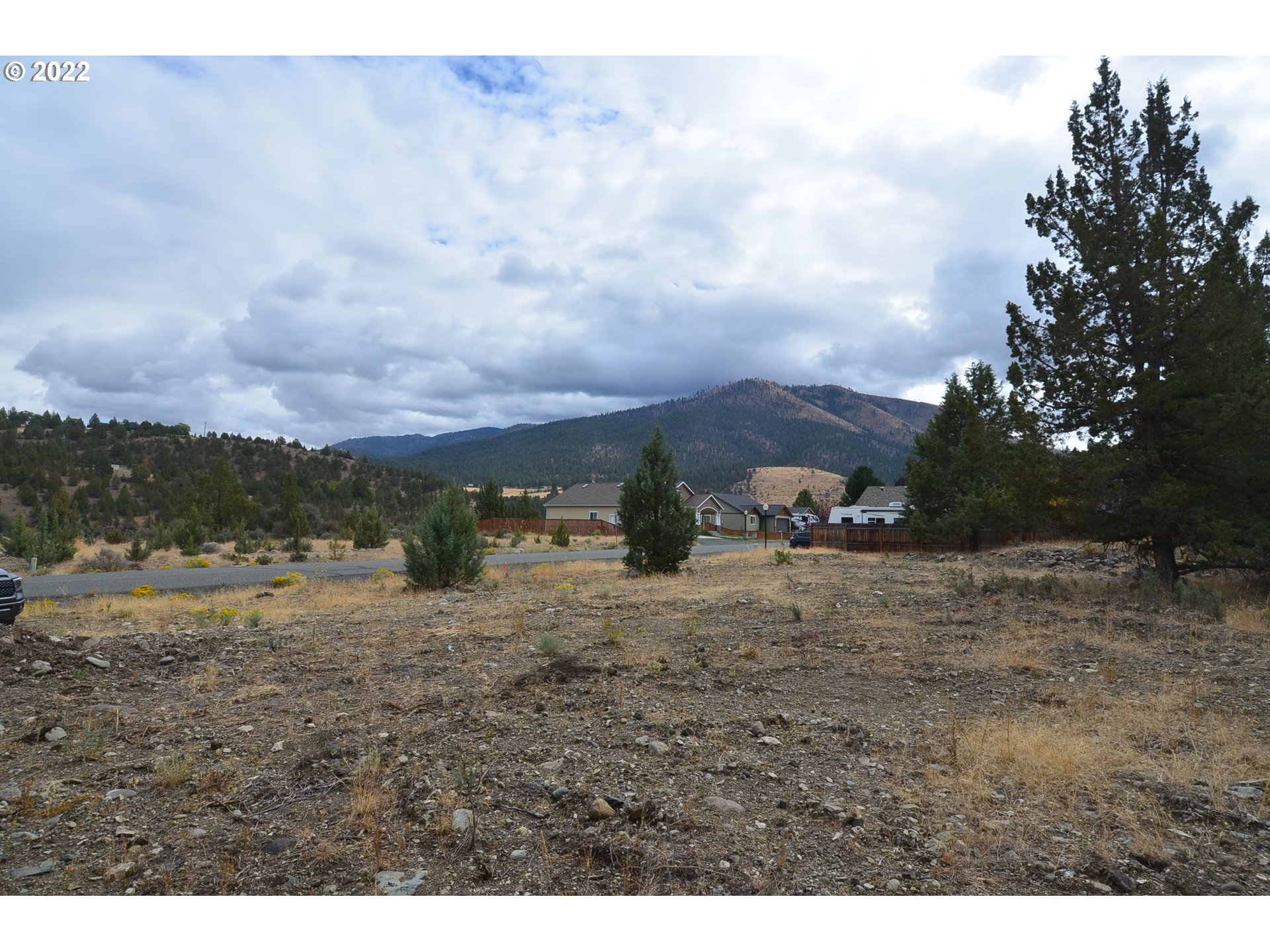 2700 Elkview Dr Property Photo 1