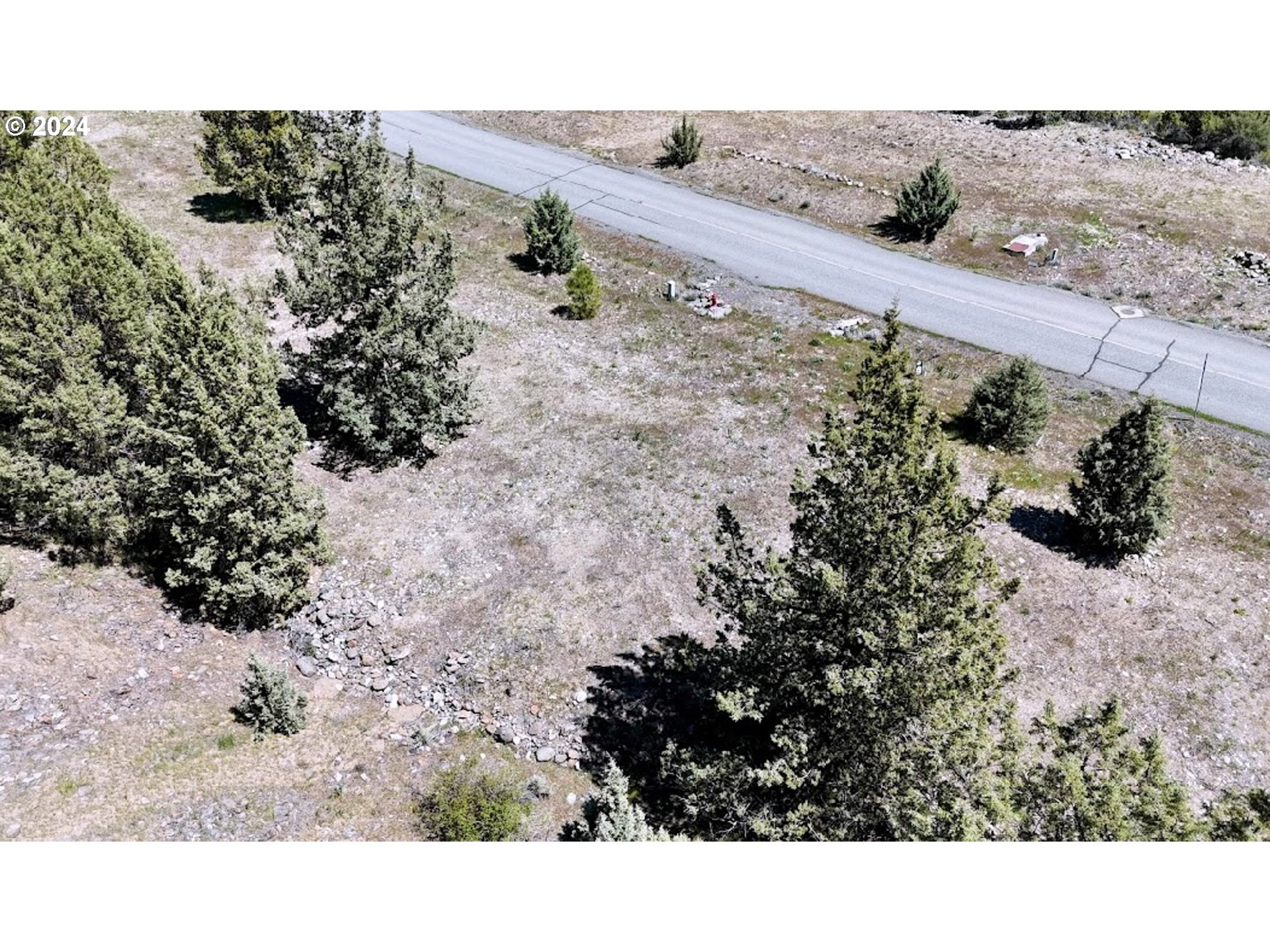 2700 Elkview Dr Property Photo 4
