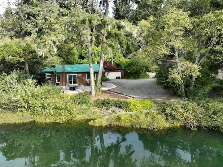 99268 Winchuck River Rd Property Photo 1