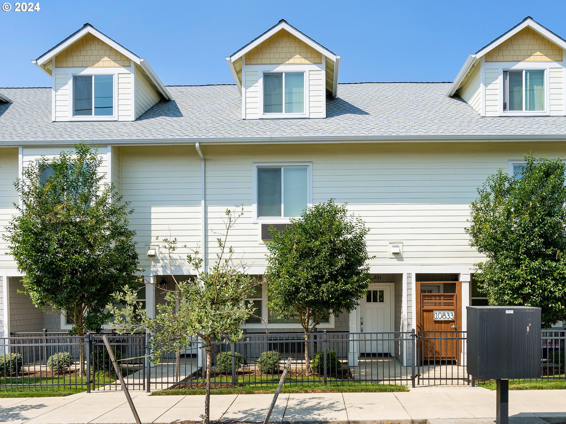 10831 E Burnside St Property Photo 2