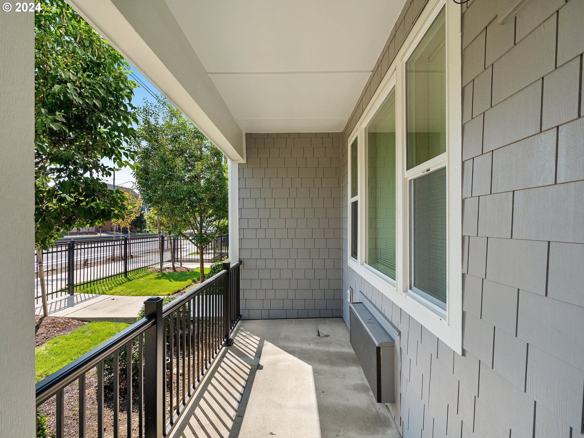 10831 E Burnside St Property Photo 5