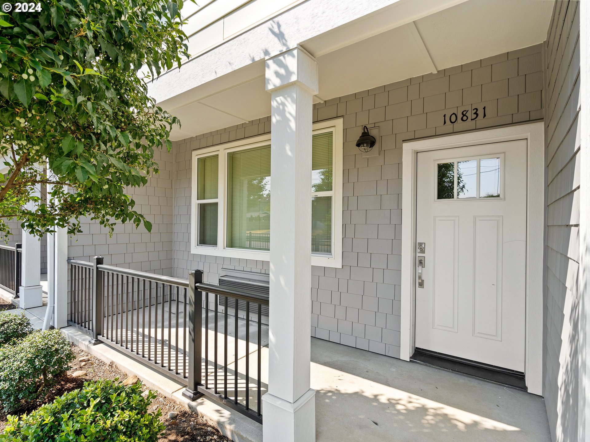 10831 E Burnside St Property Photo 6