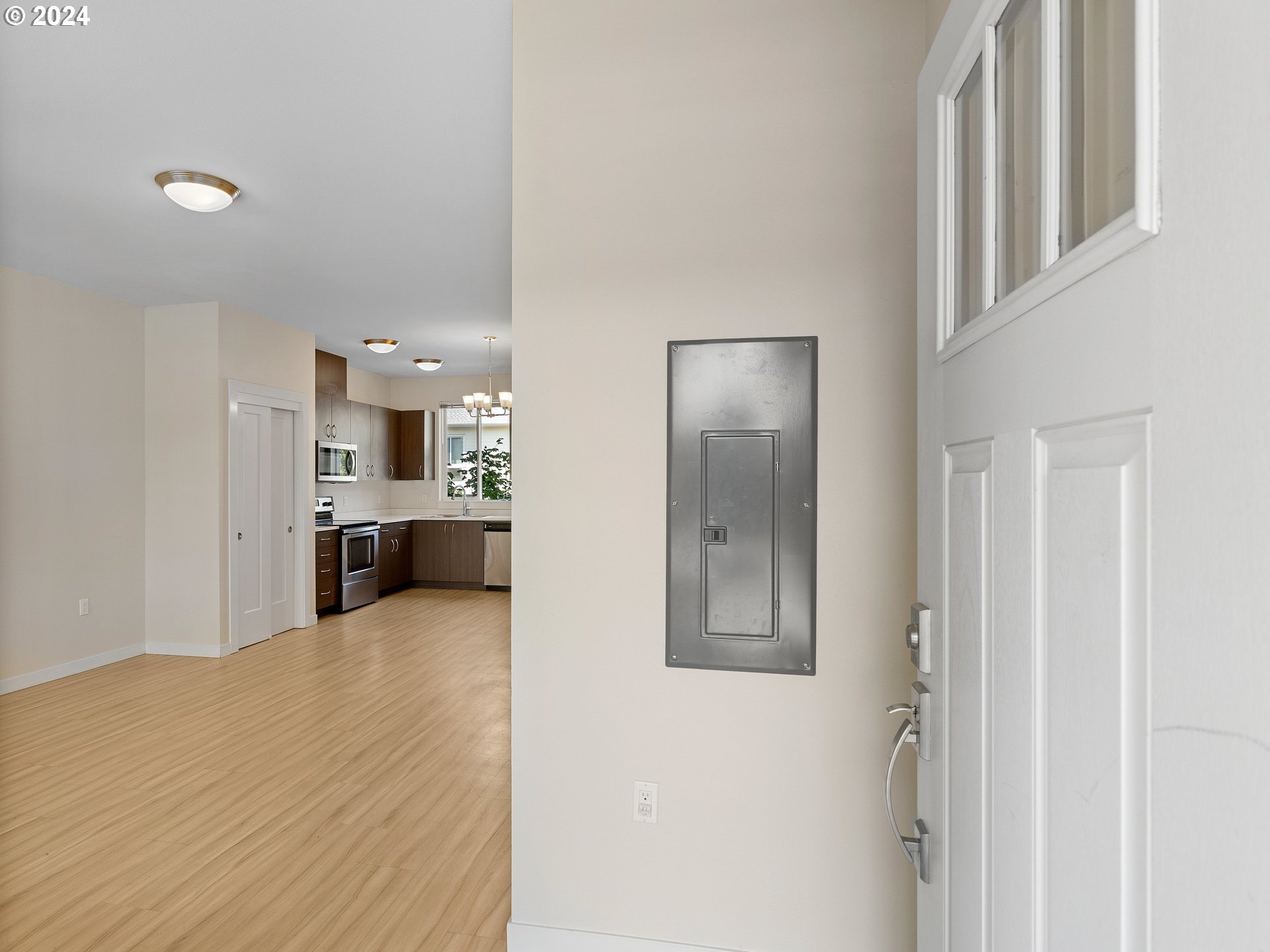 10831 E Burnside St Property Photo 7