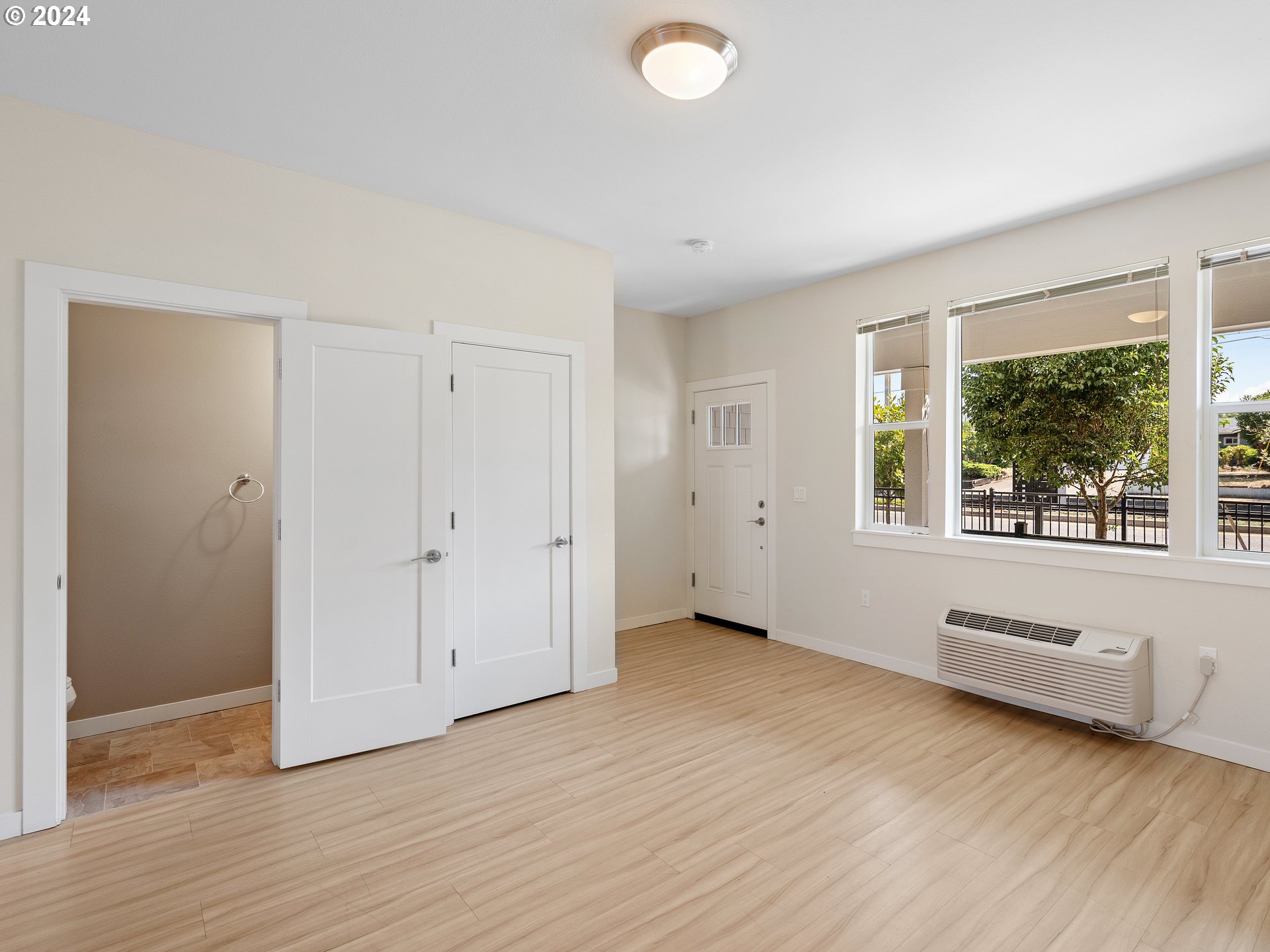 10831 E Burnside St Property Photo 10