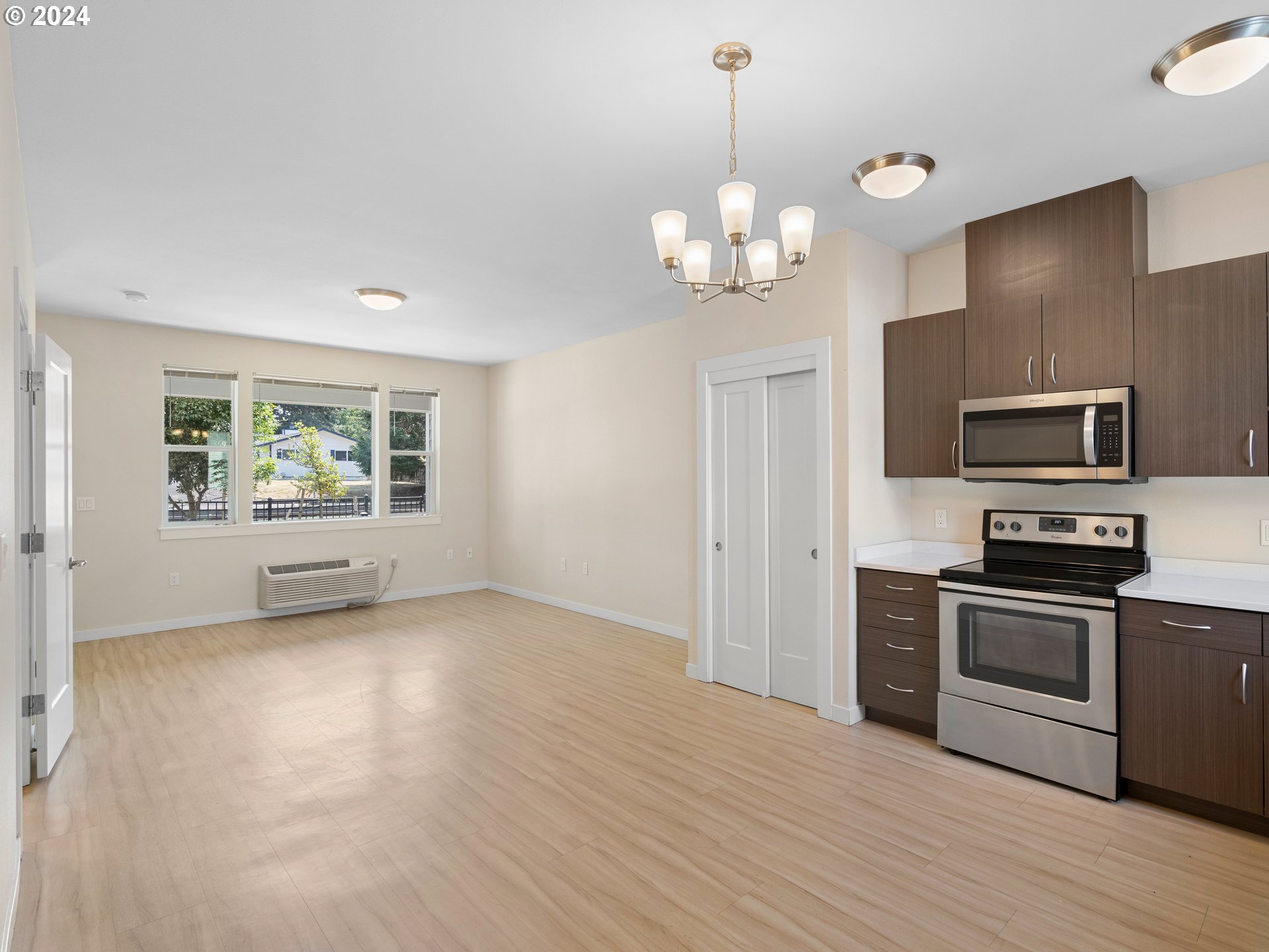 10831 E Burnside St Property Photo 18