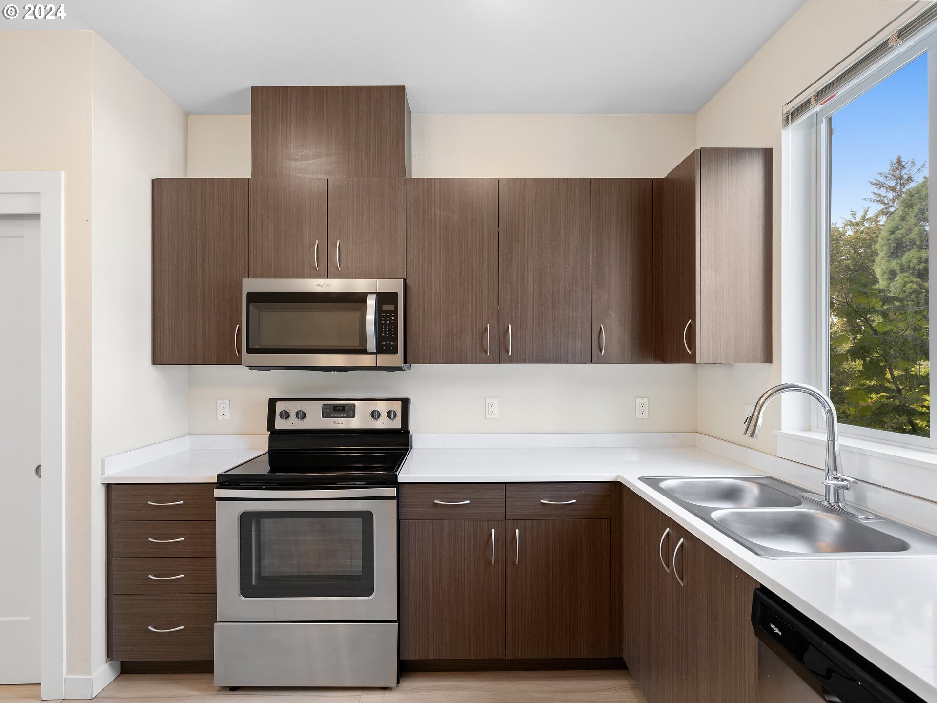 10831 E Burnside St Property Photo 19