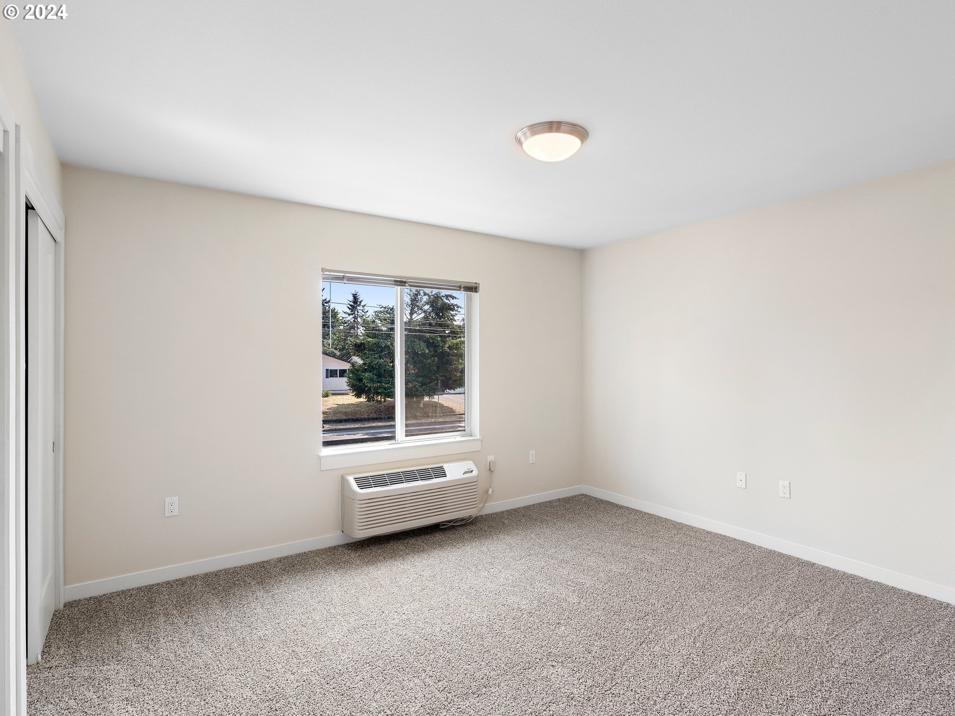 10831 E Burnside St Property Photo 20