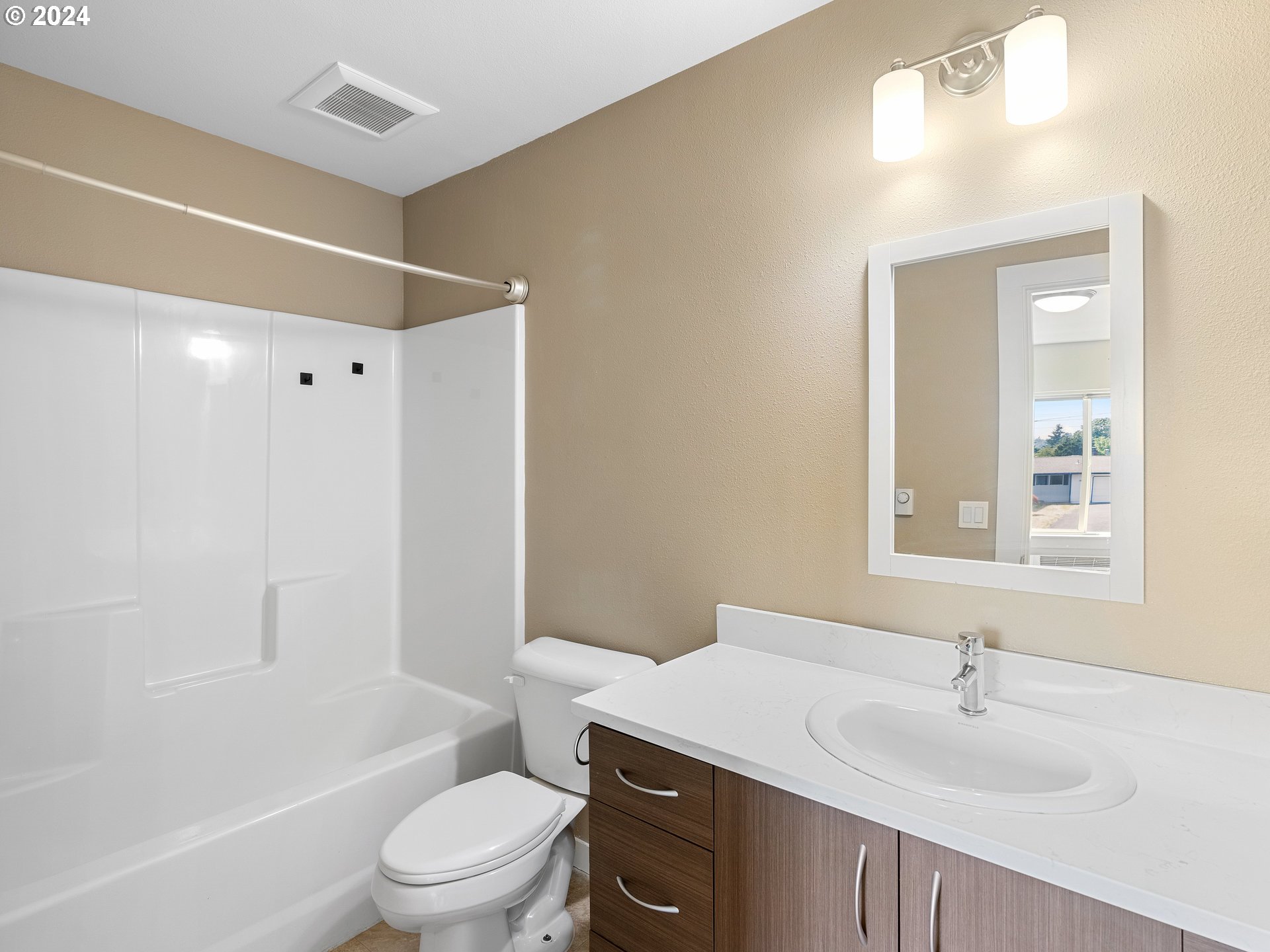 10831 E Burnside St Property Photo 24