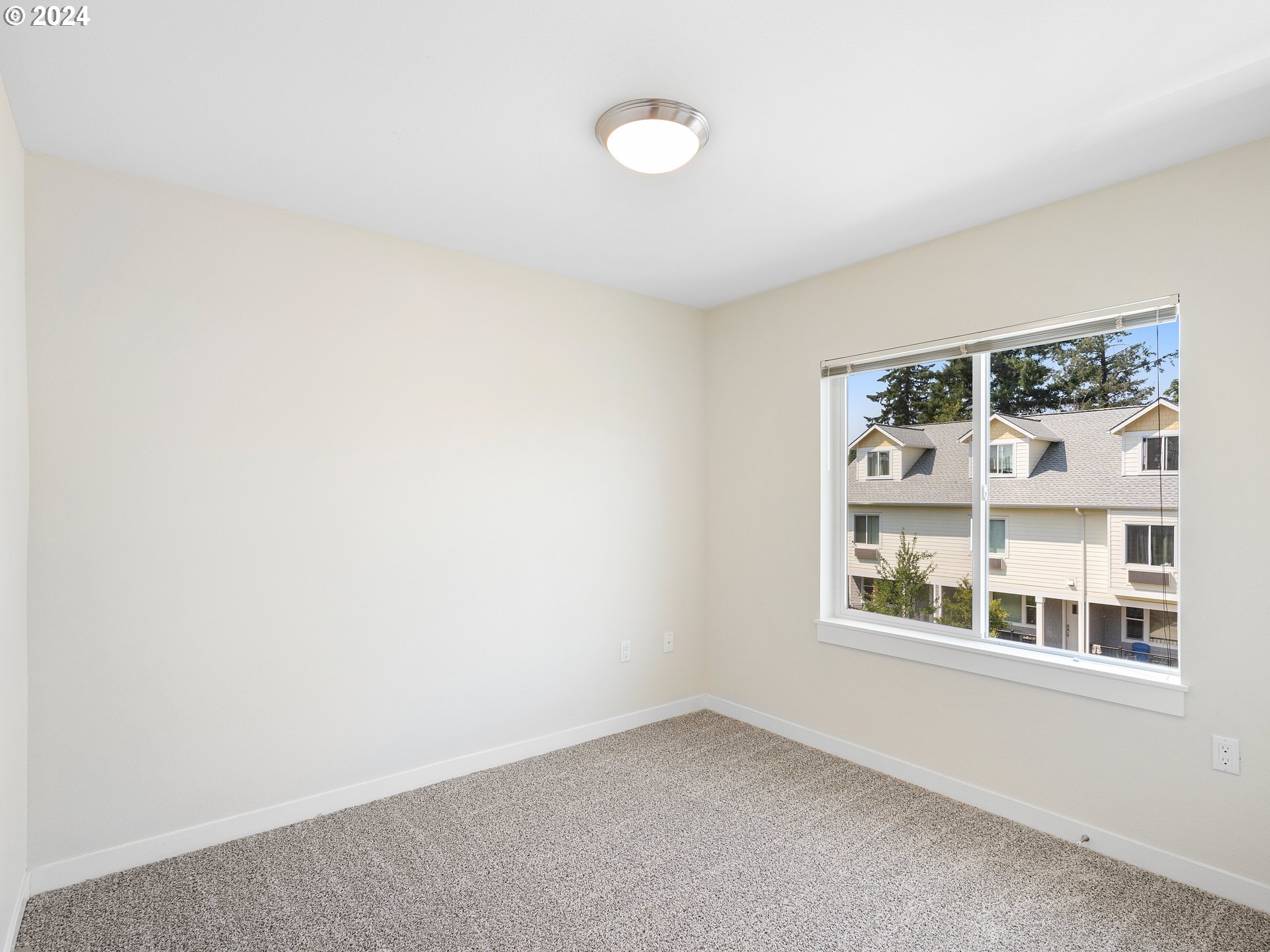 10831 E Burnside St Property Photo 26