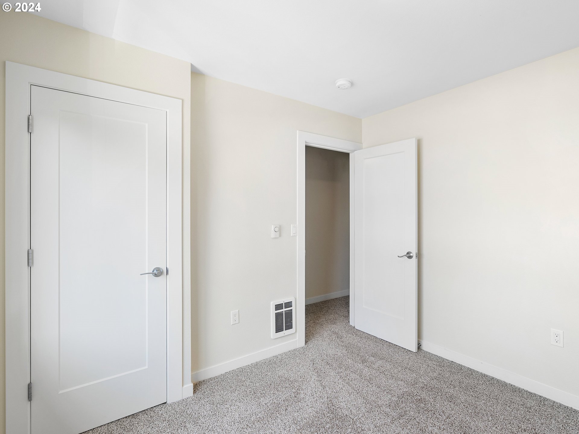 10831 E Burnside St Property Photo 27