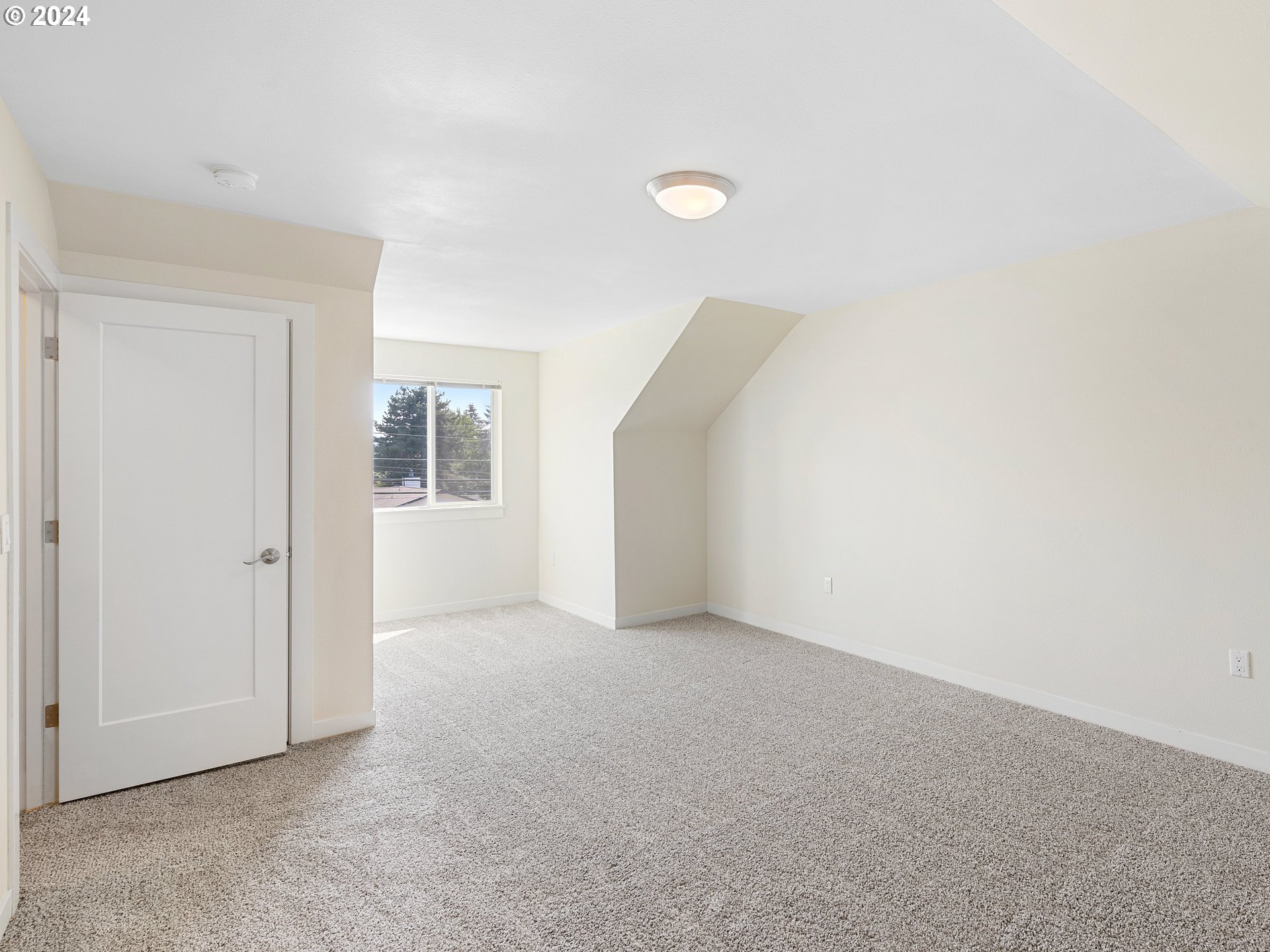 10831 E Burnside St Property Photo 30