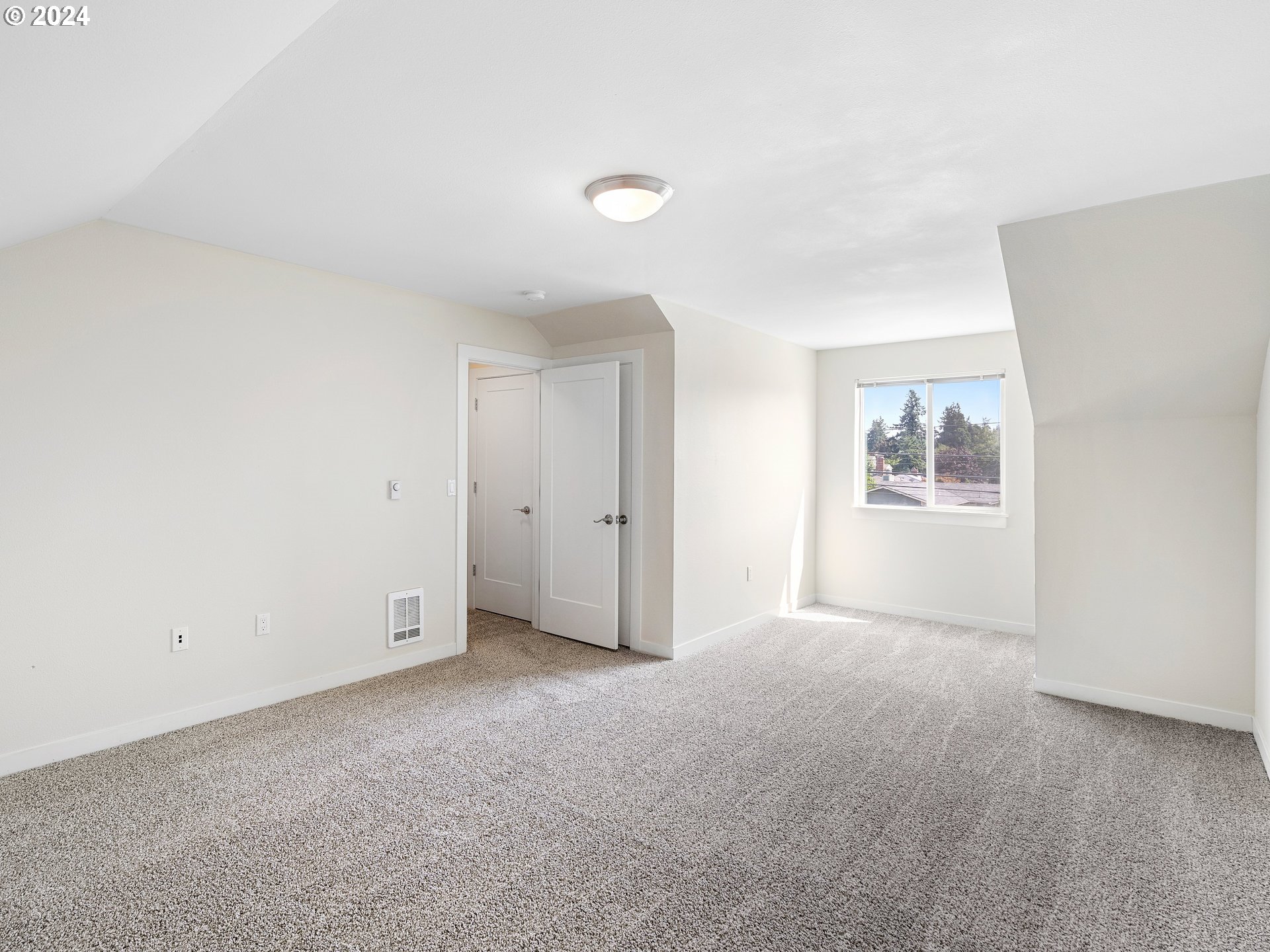 10831 E Burnside St Property Photo 32