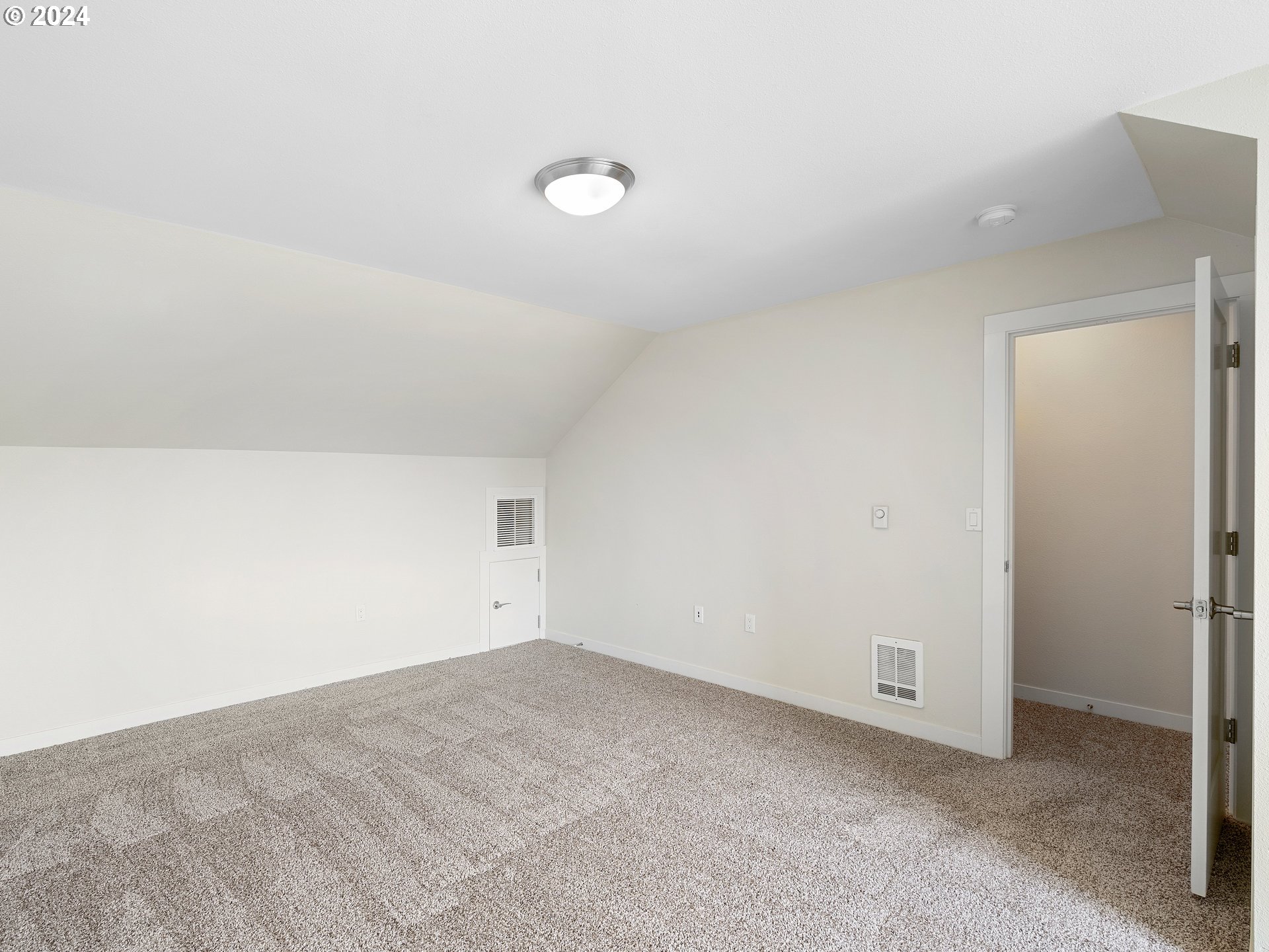 10831 E Burnside St Property Photo 33