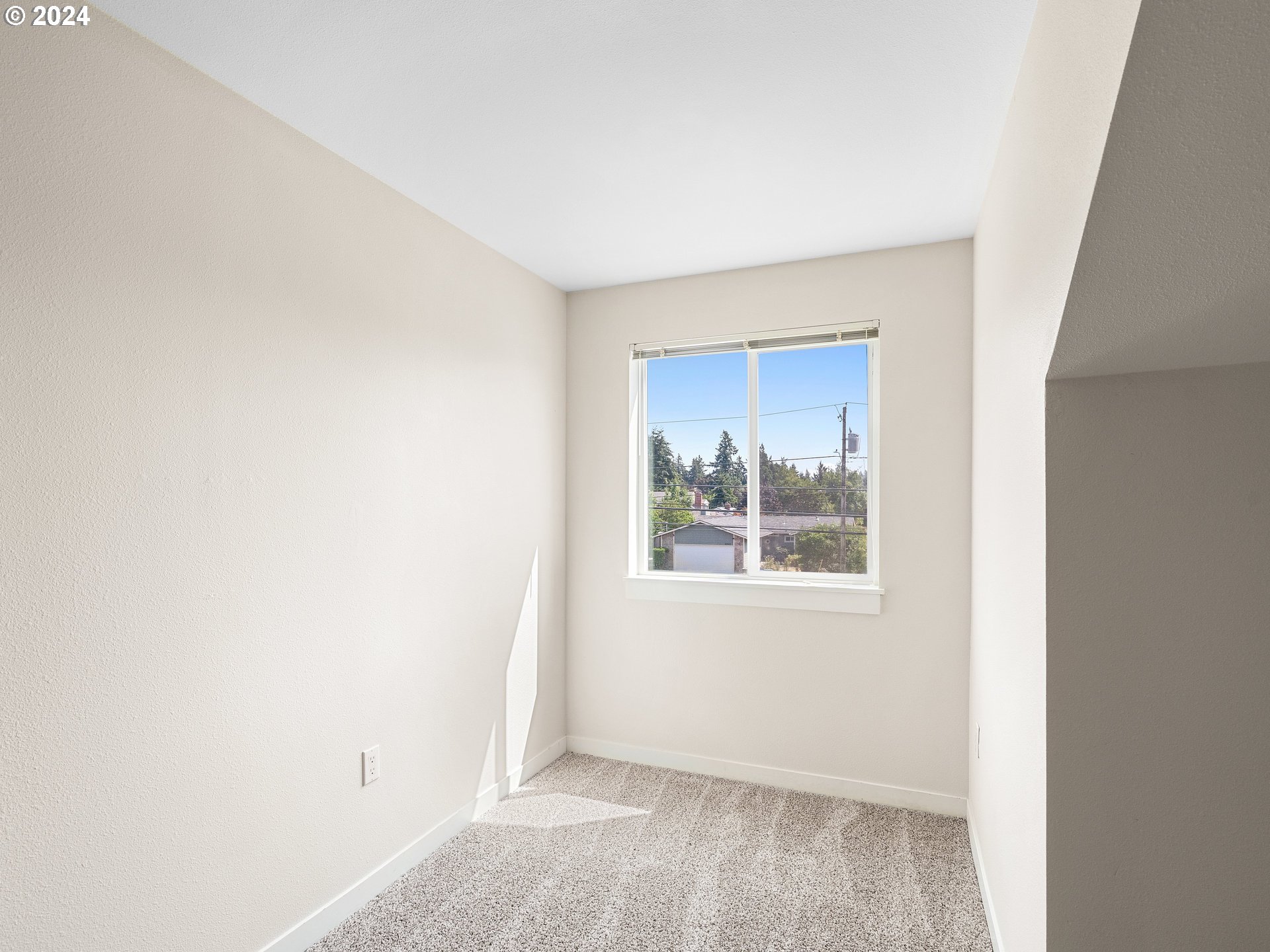 10831 E Burnside St Property Photo 34