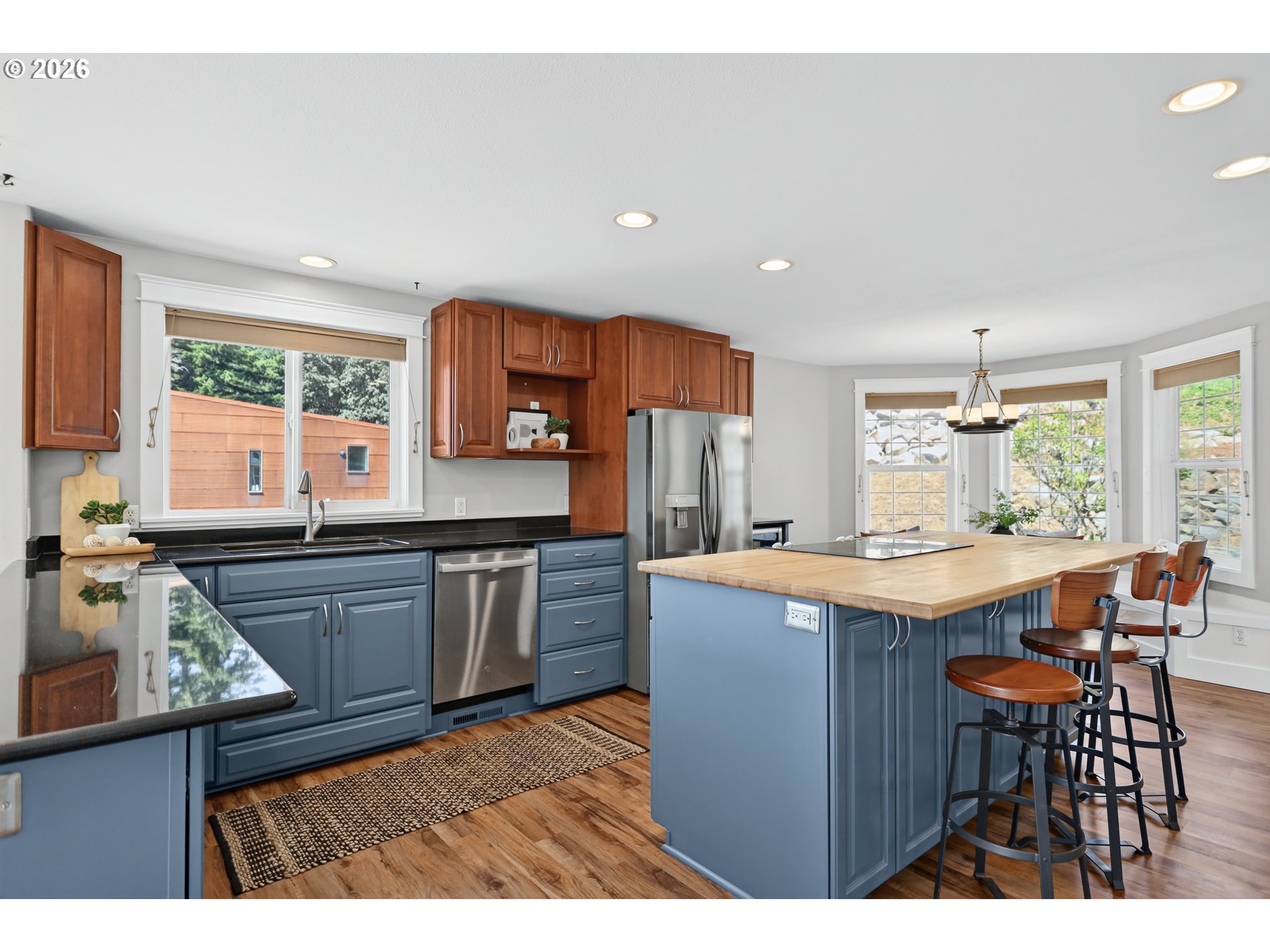 438 Nw Roselawn St Property Photo 8