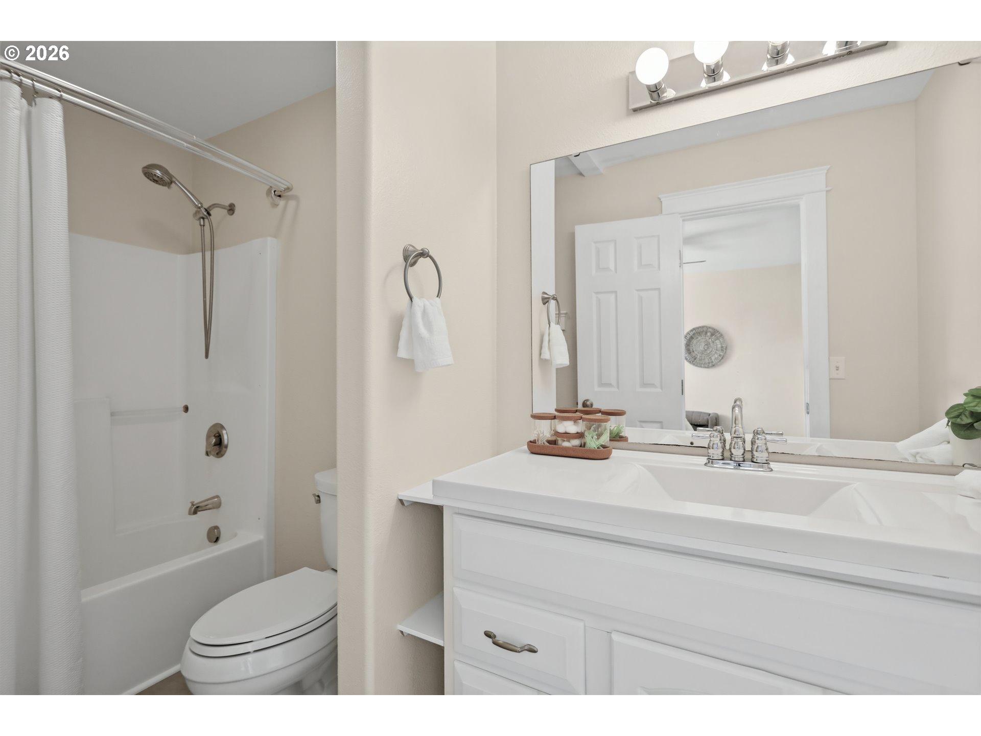 438 Nw Roselawn St Property Photo 19