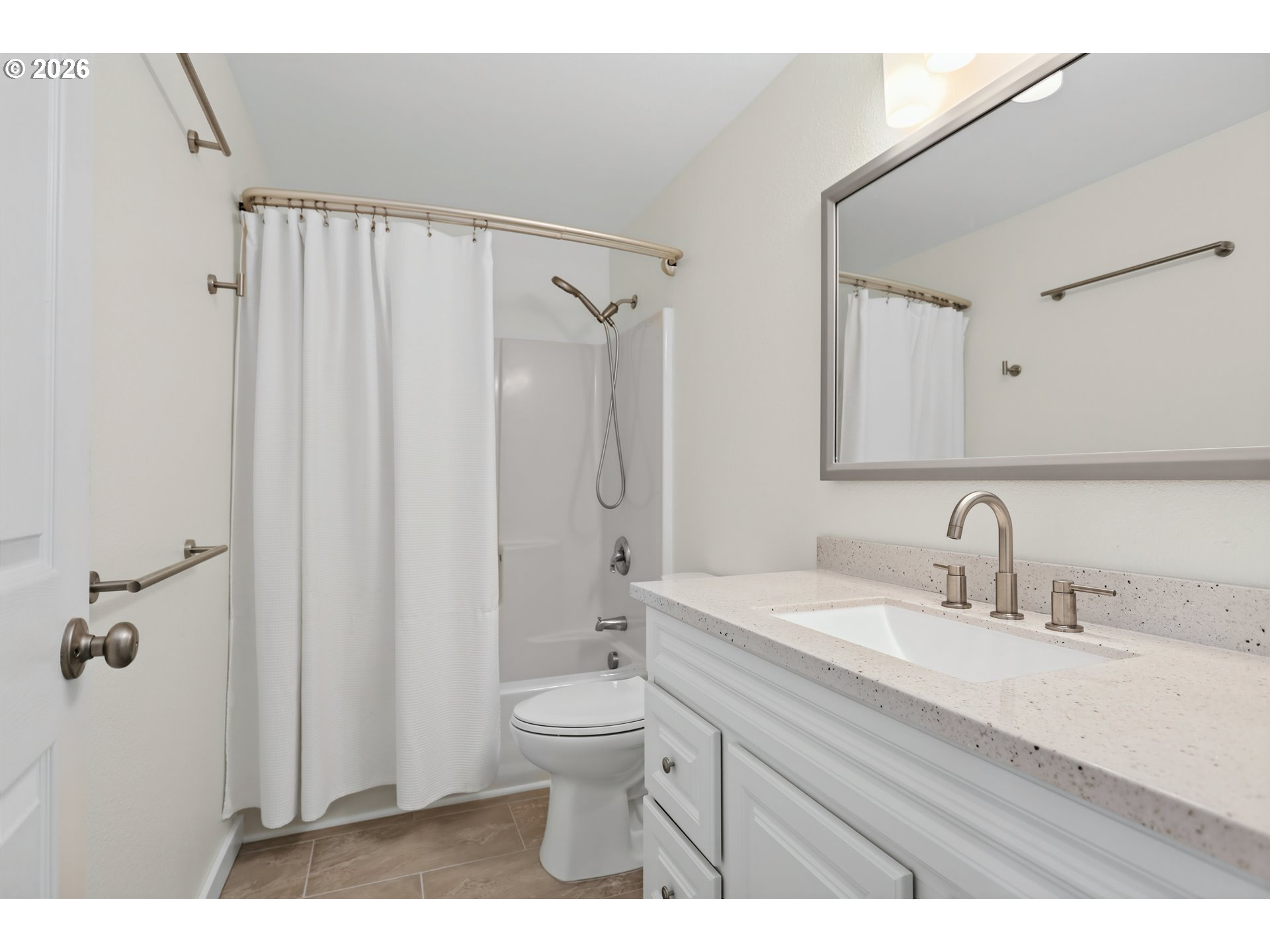 438 Nw Roselawn St Property Photo 28