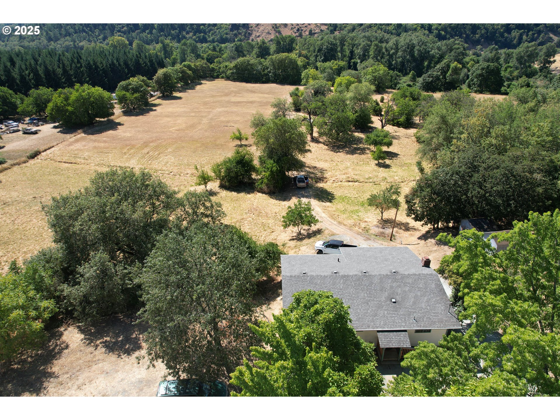 1383 N Old Pacific Hwy Property Photo 1