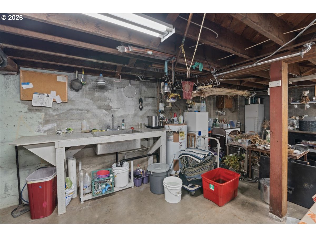 8536 Se Stark St Property Photo 26