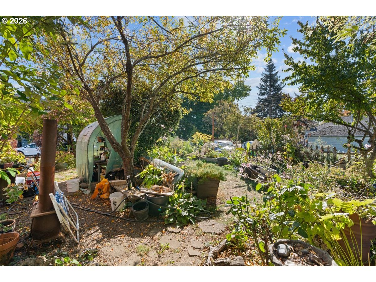 8536 Se Stark St Property Photo 34