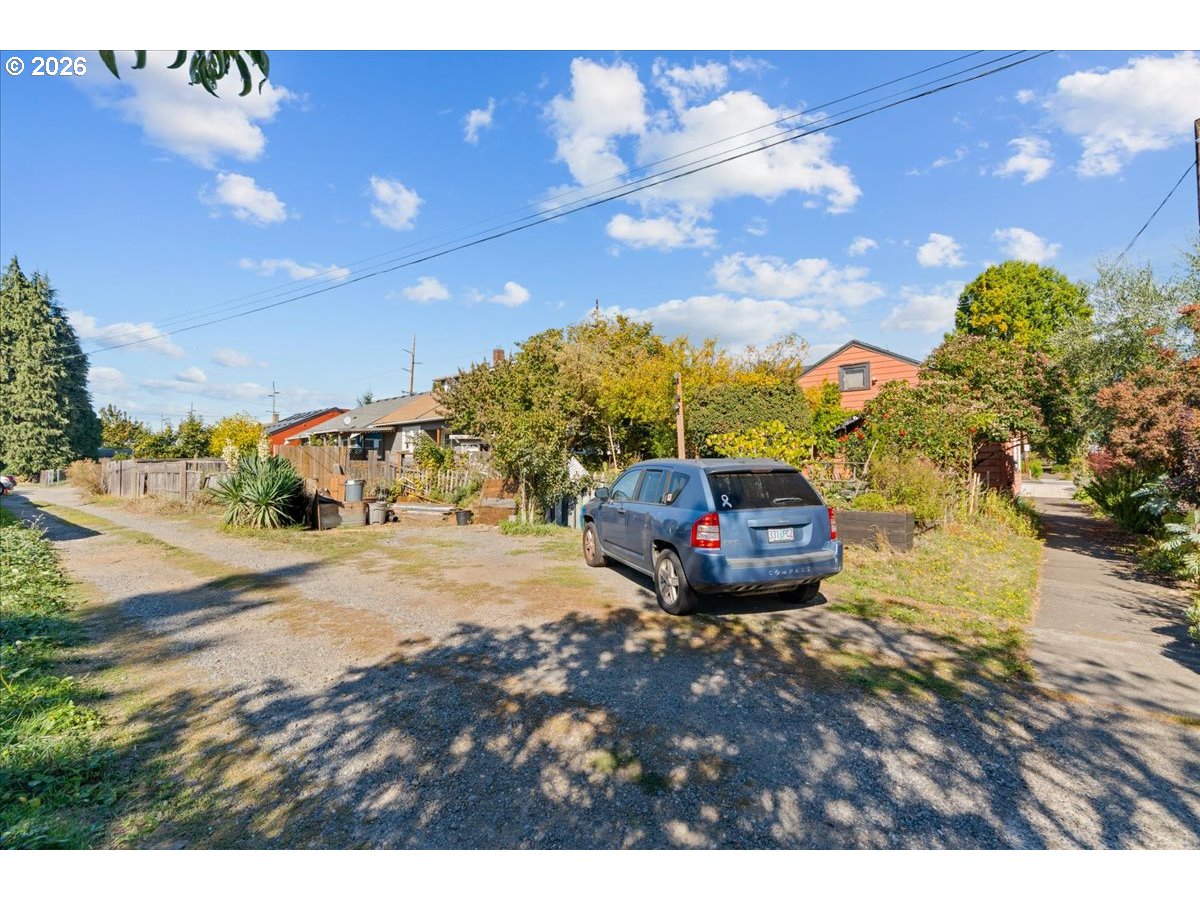 8536 Se Stark St Property Photo 37