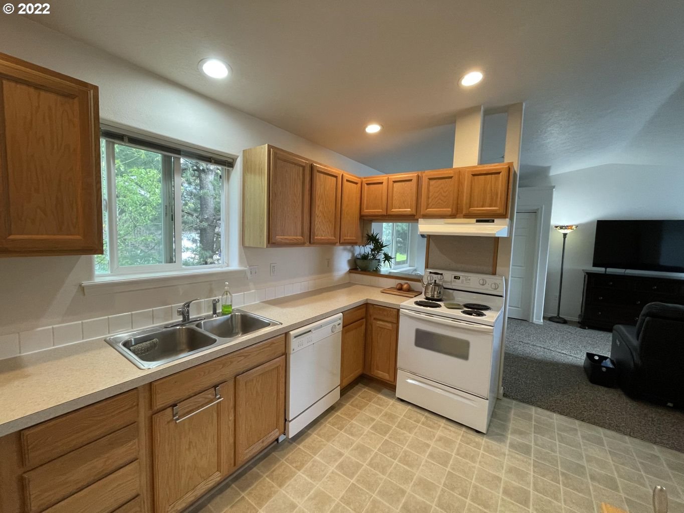 3413 Maple Ln Property Photo 3