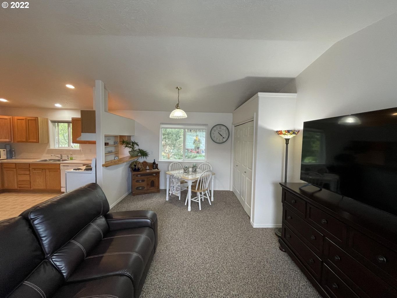 3413 Maple Ln Property Photo 6
