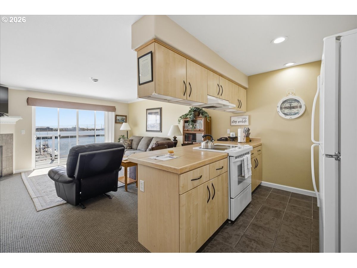 890 Se Bay Blvd 317 Property Photo 10