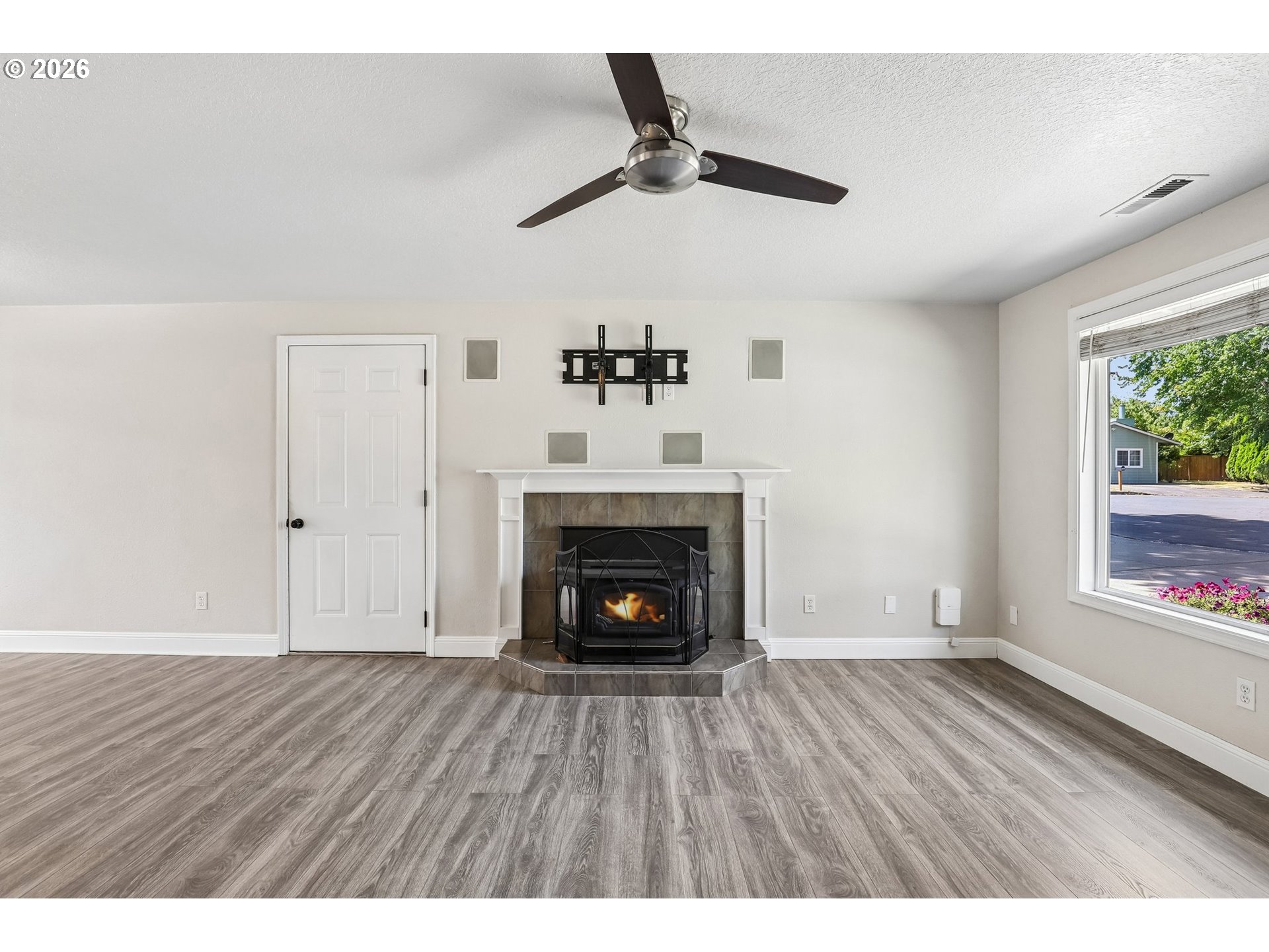 546 Se Paropa Pl Property Photo 8