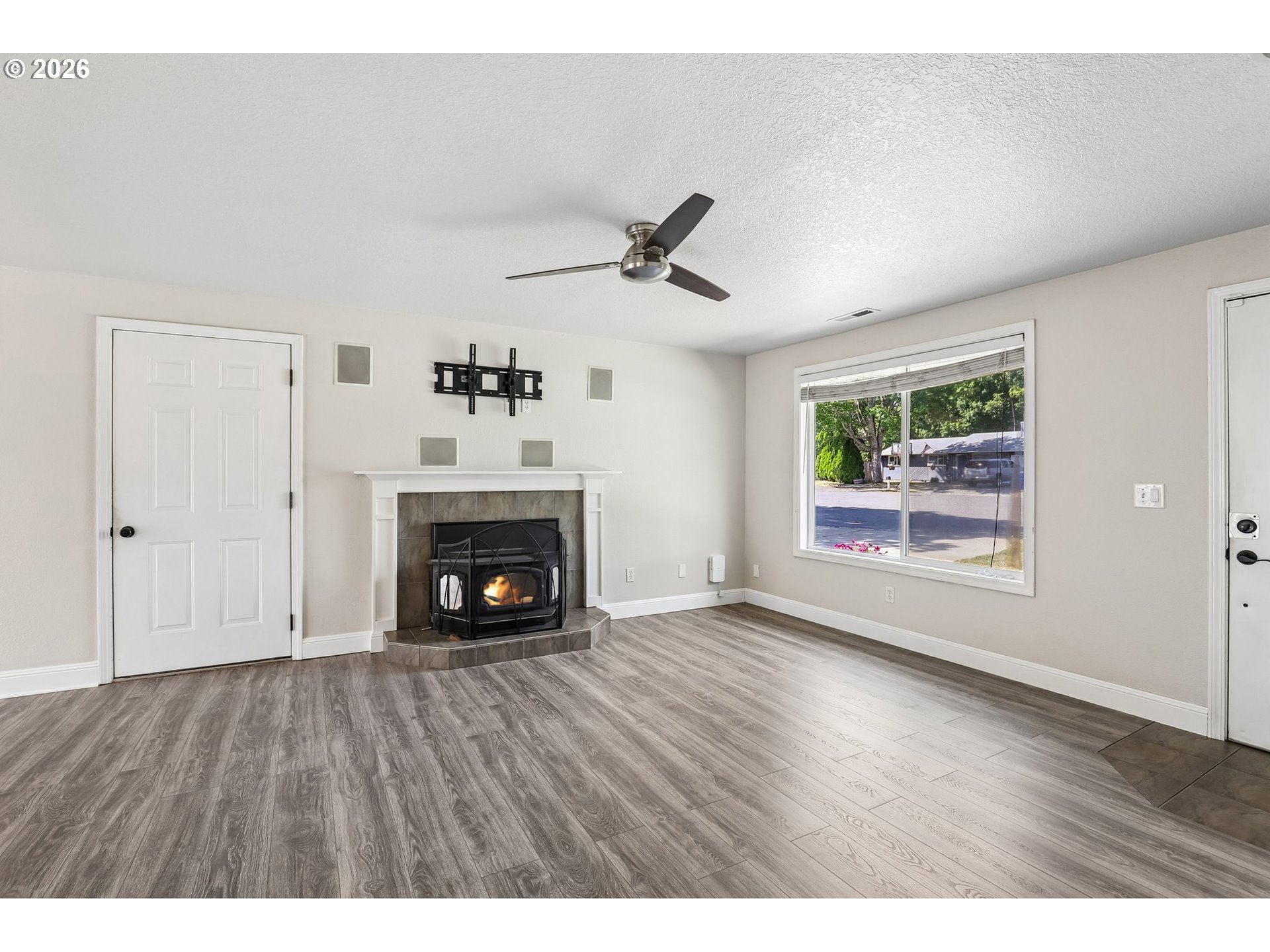546 Se Paropa Pl Property Photo 9