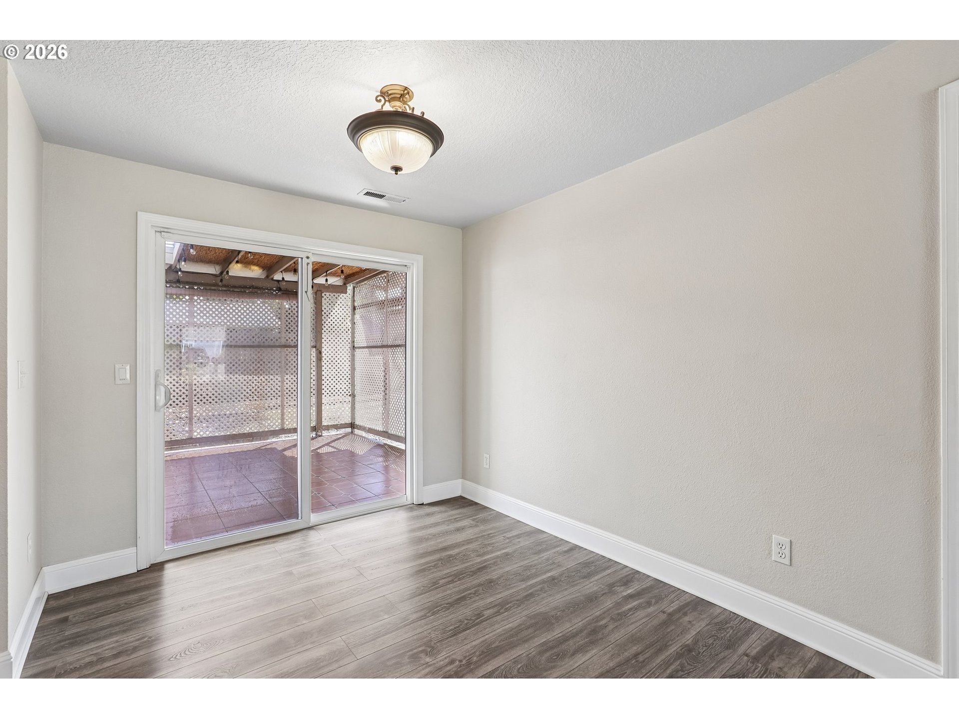 546 Se Paropa Pl Property Photo 12