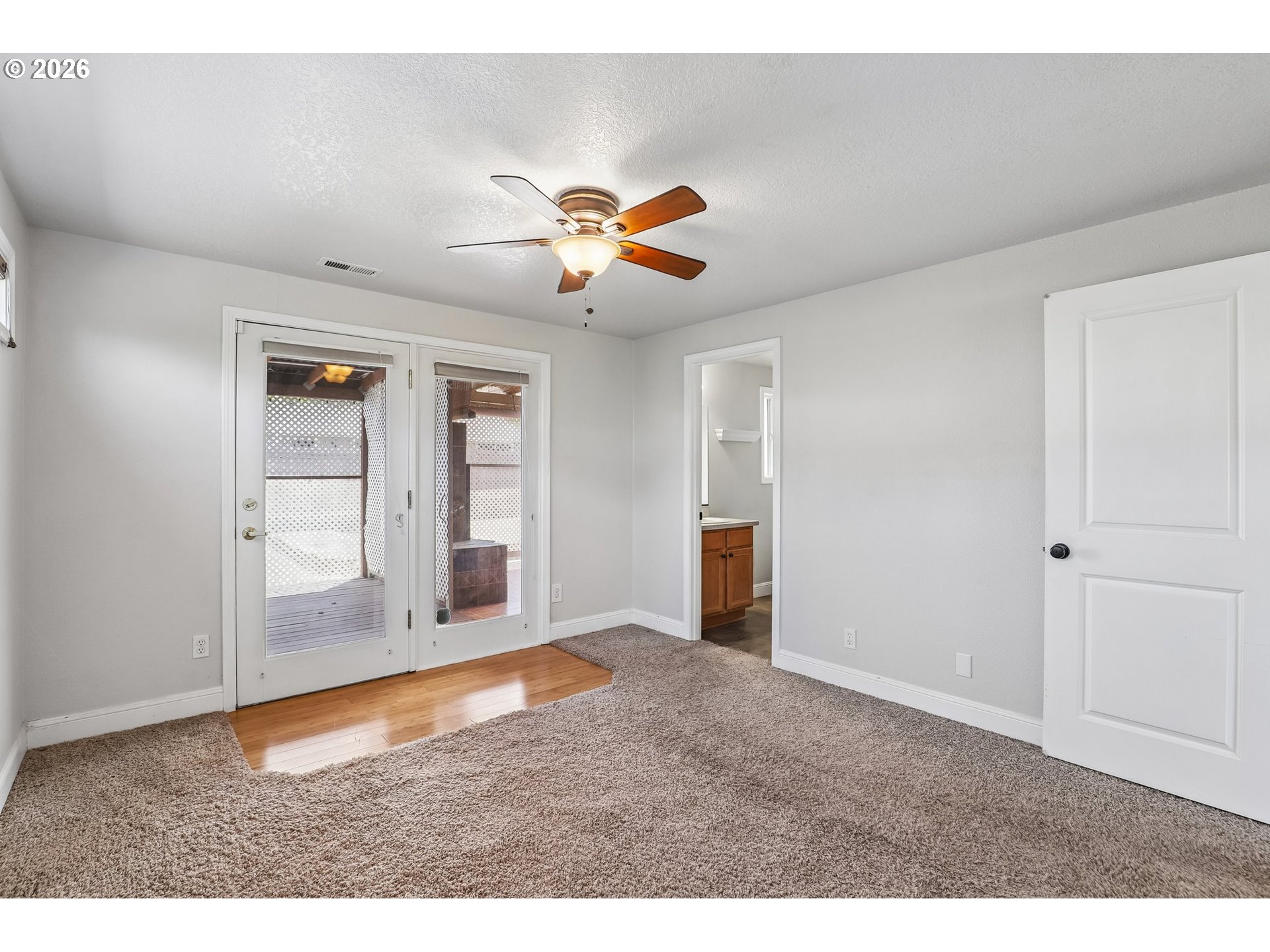 546 Se Paropa Pl Property Photo 16