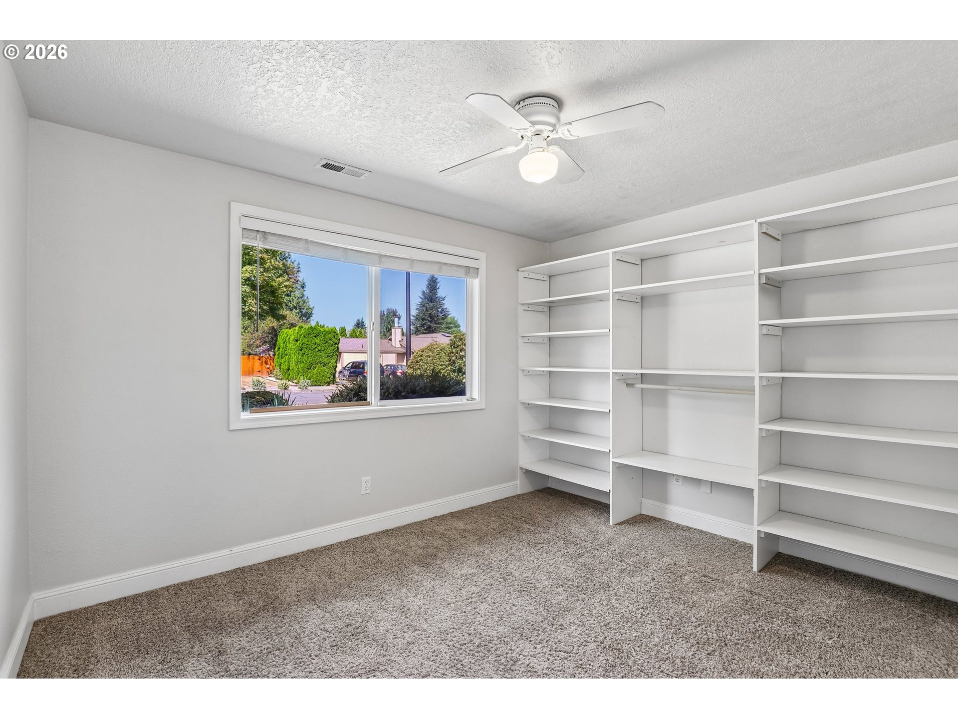 546 Se Paropa Pl Property Photo 19