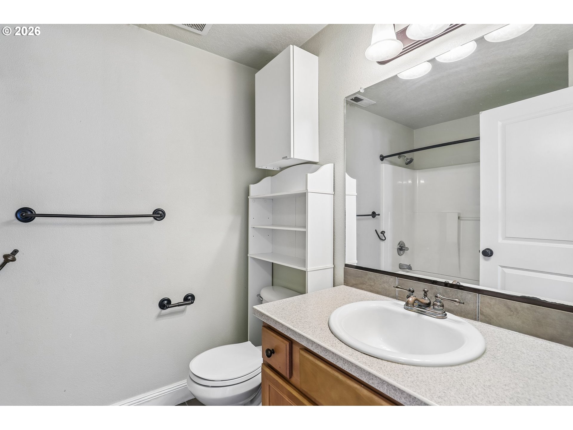 546 Se Paropa Pl Property Photo 22
