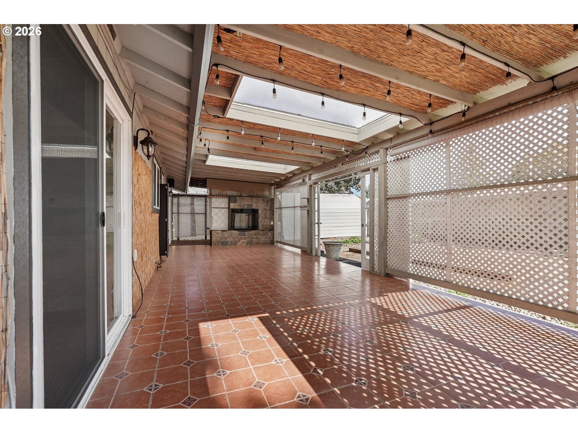 546 Se Paropa Pl Property Photo 26
