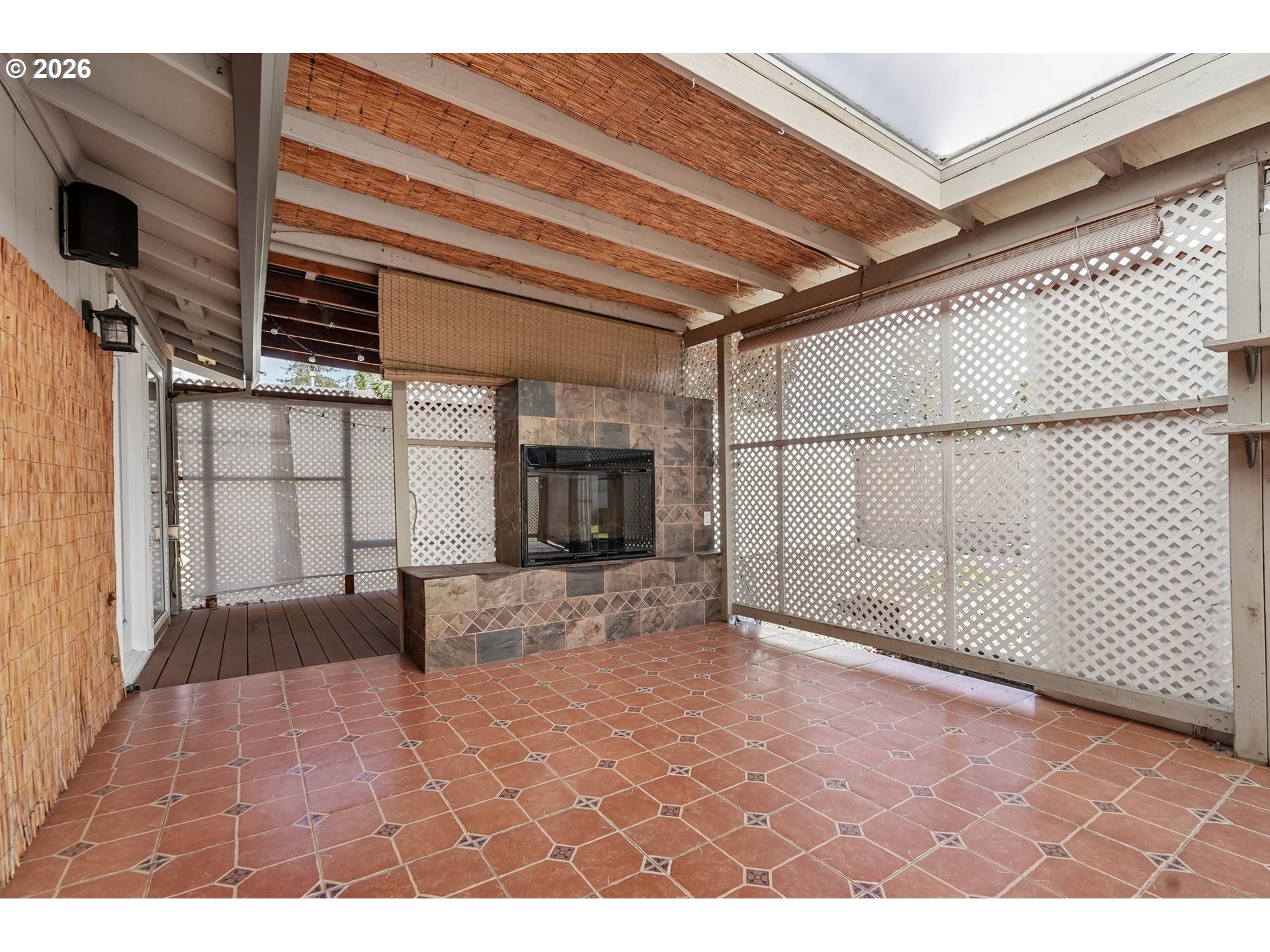 546 Se Paropa Pl Property Photo 27