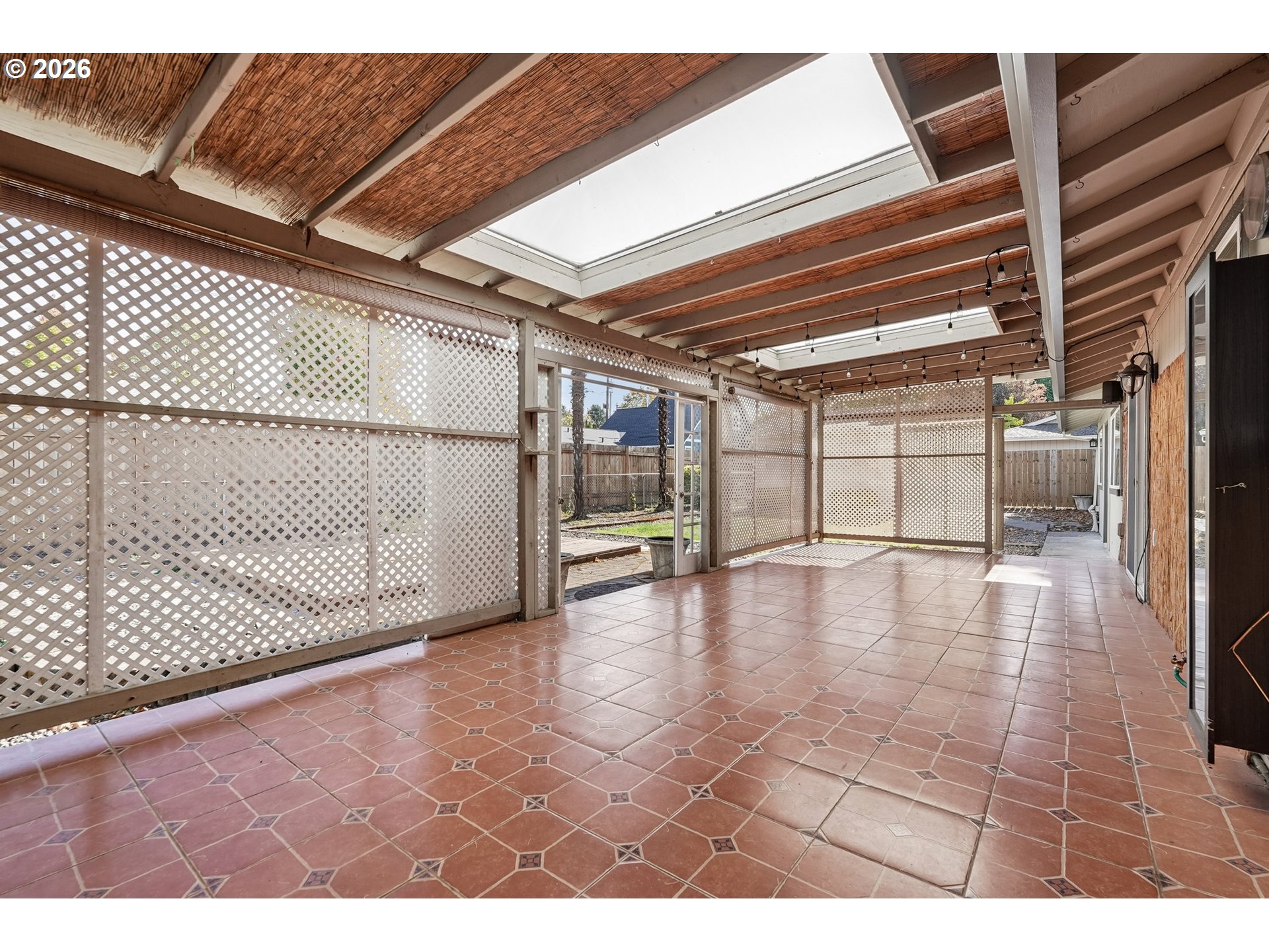 546 Se Paropa Pl Property Photo 28