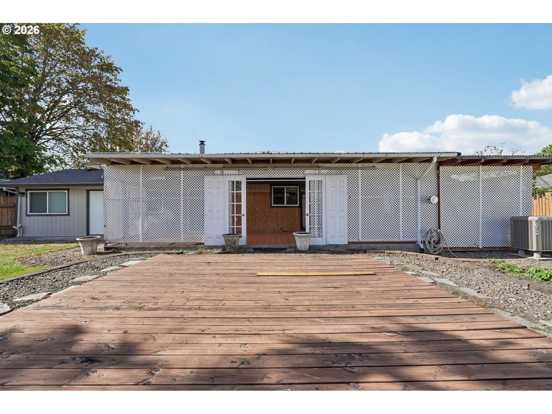 546 Se Paropa Pl Property Photo 29