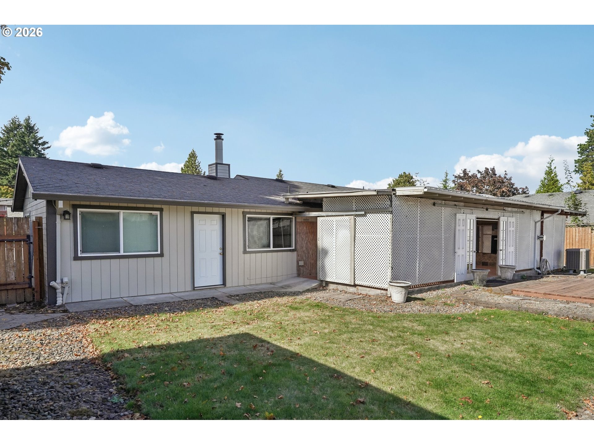 546 Se Paropa Pl Property Photo 32