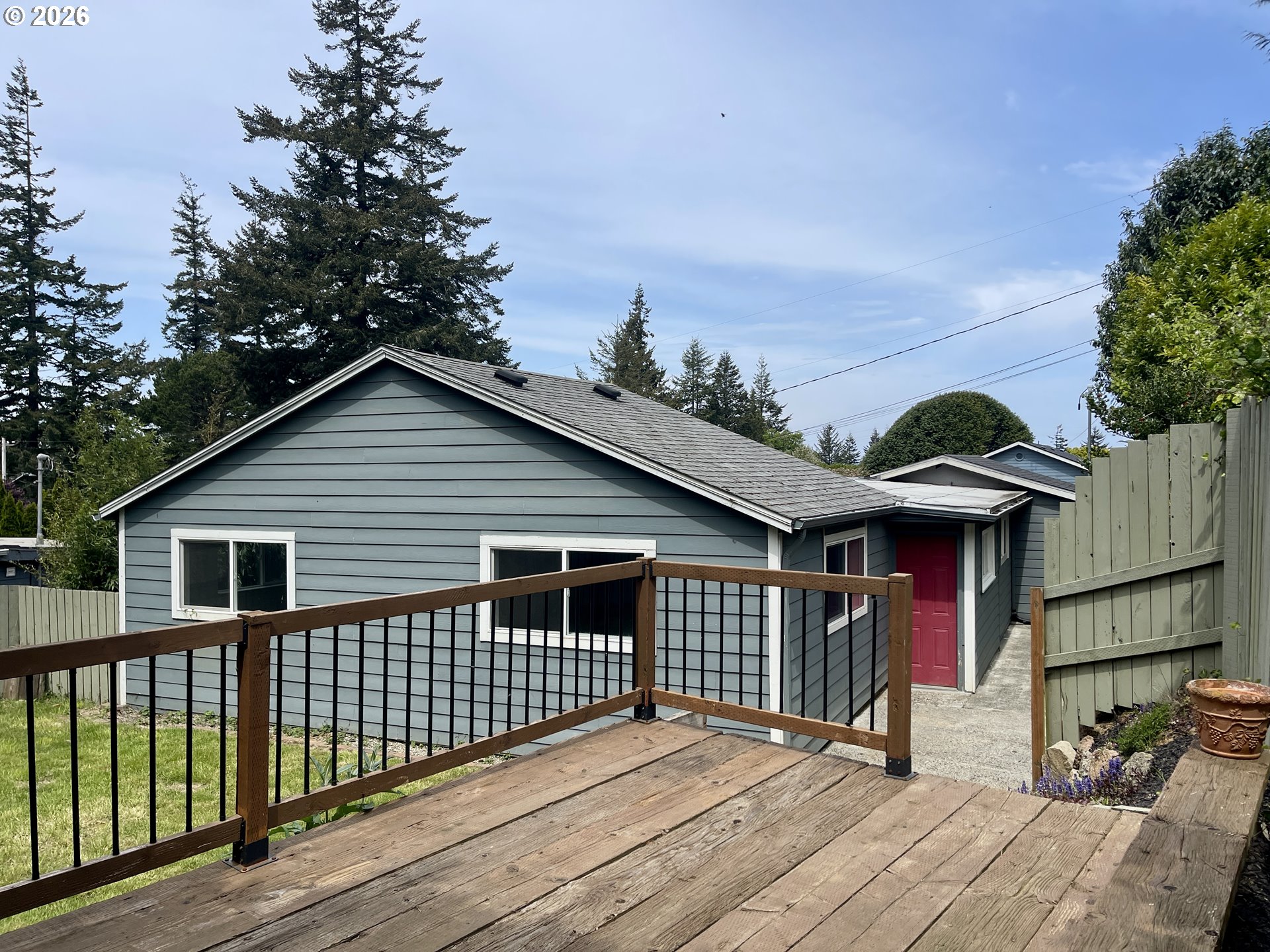 1545 UNDERWOOD AVE Property Photo 1