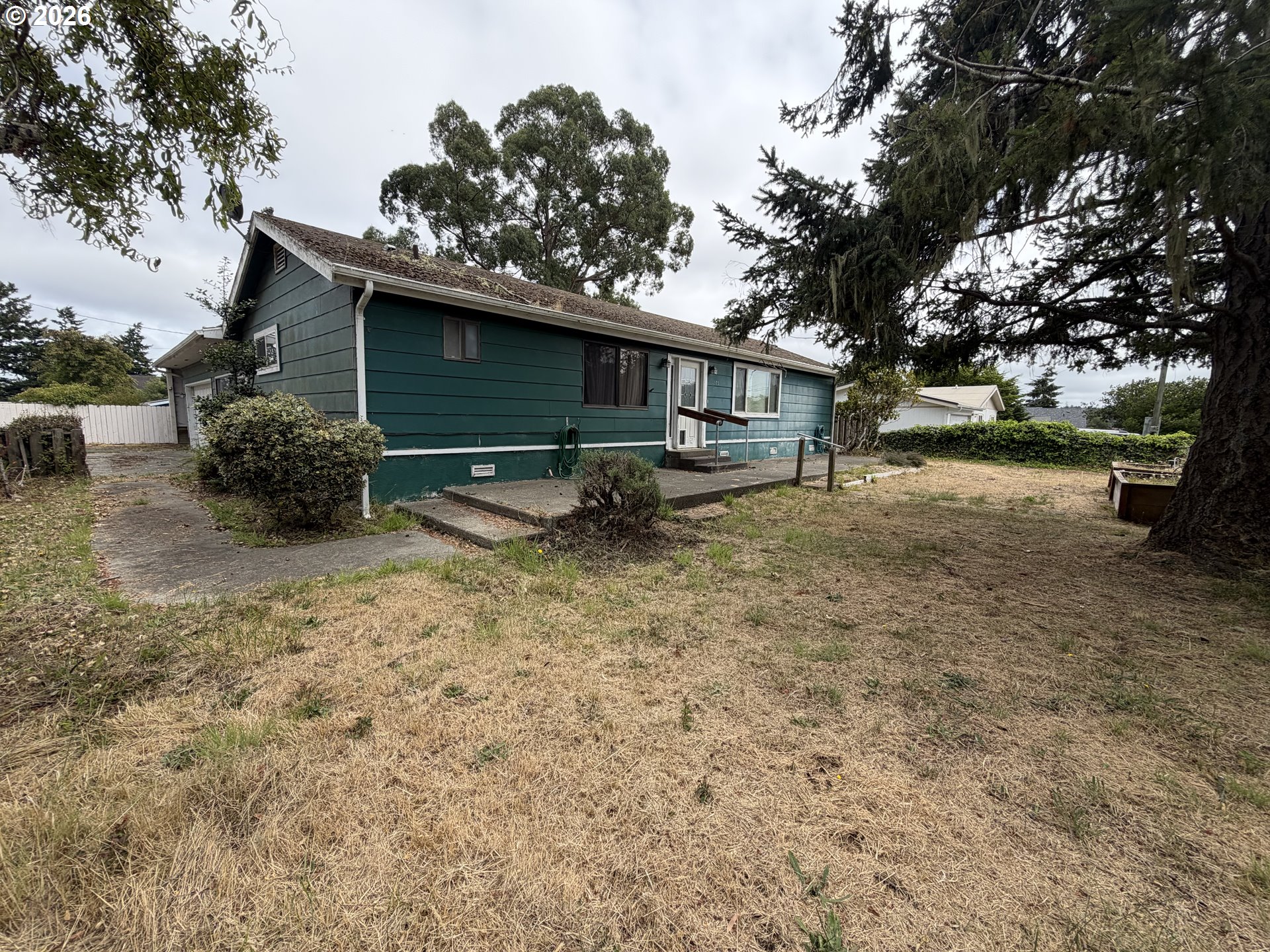 1375 Fenwick St Property Photo 2