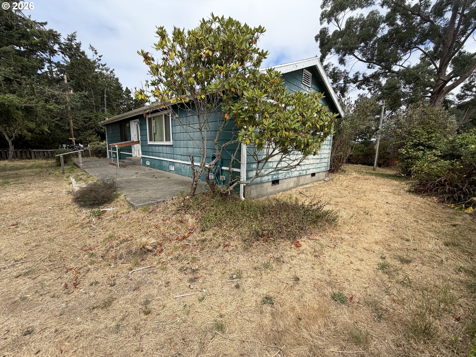 1375 Fenwick St Property Photo 3