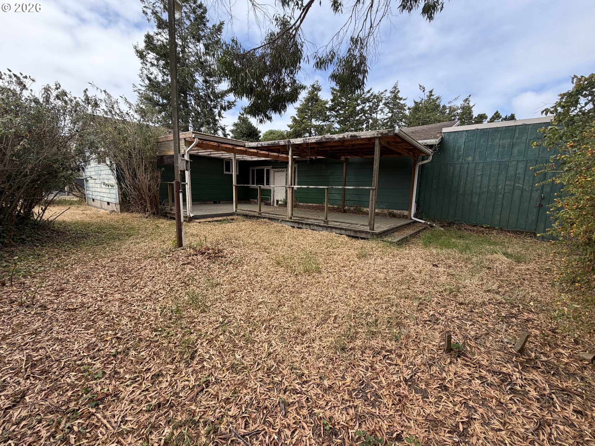 1375 Fenwick St Property Photo 4