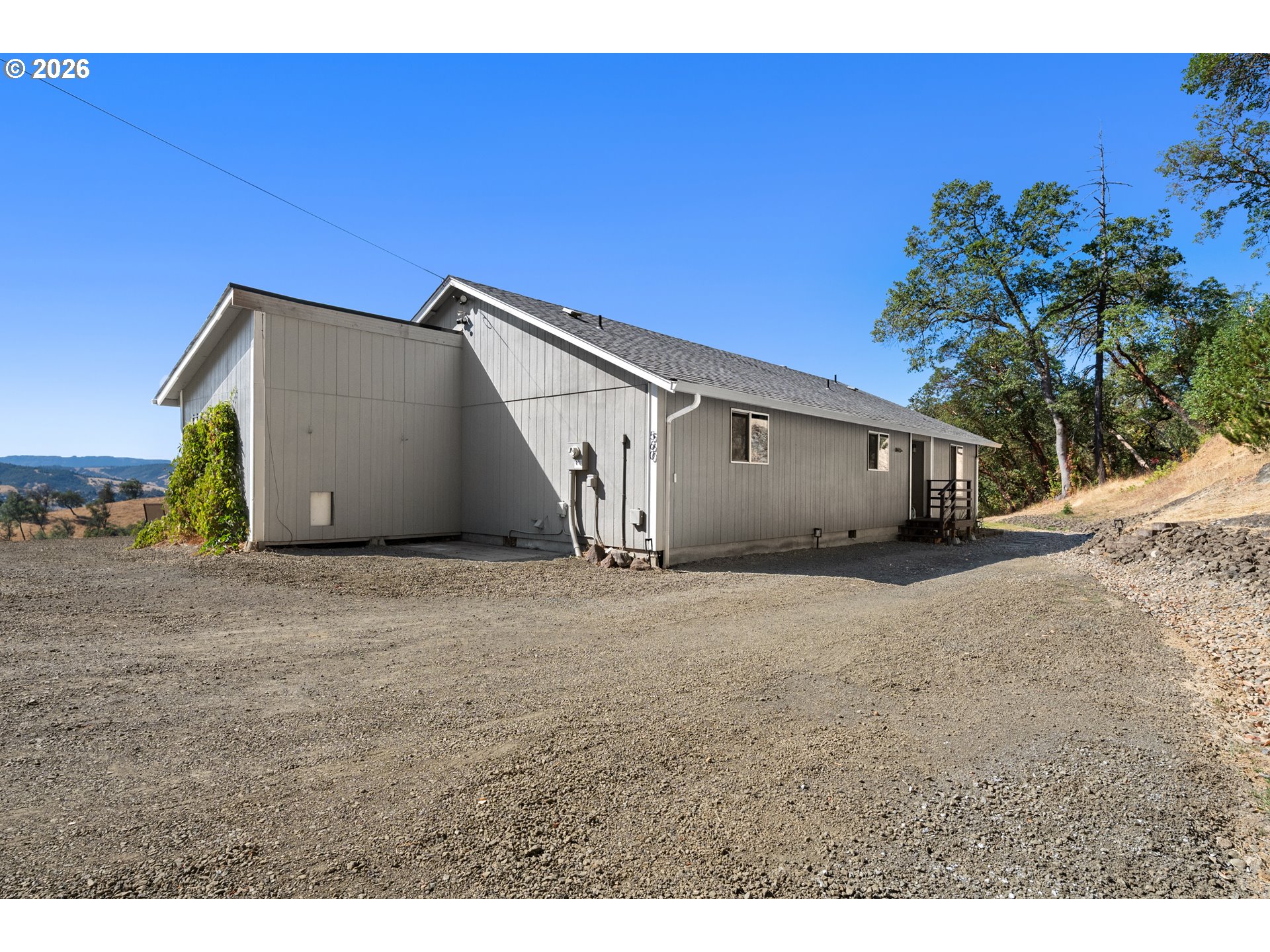 560 Hagle Ln Property Photo 3