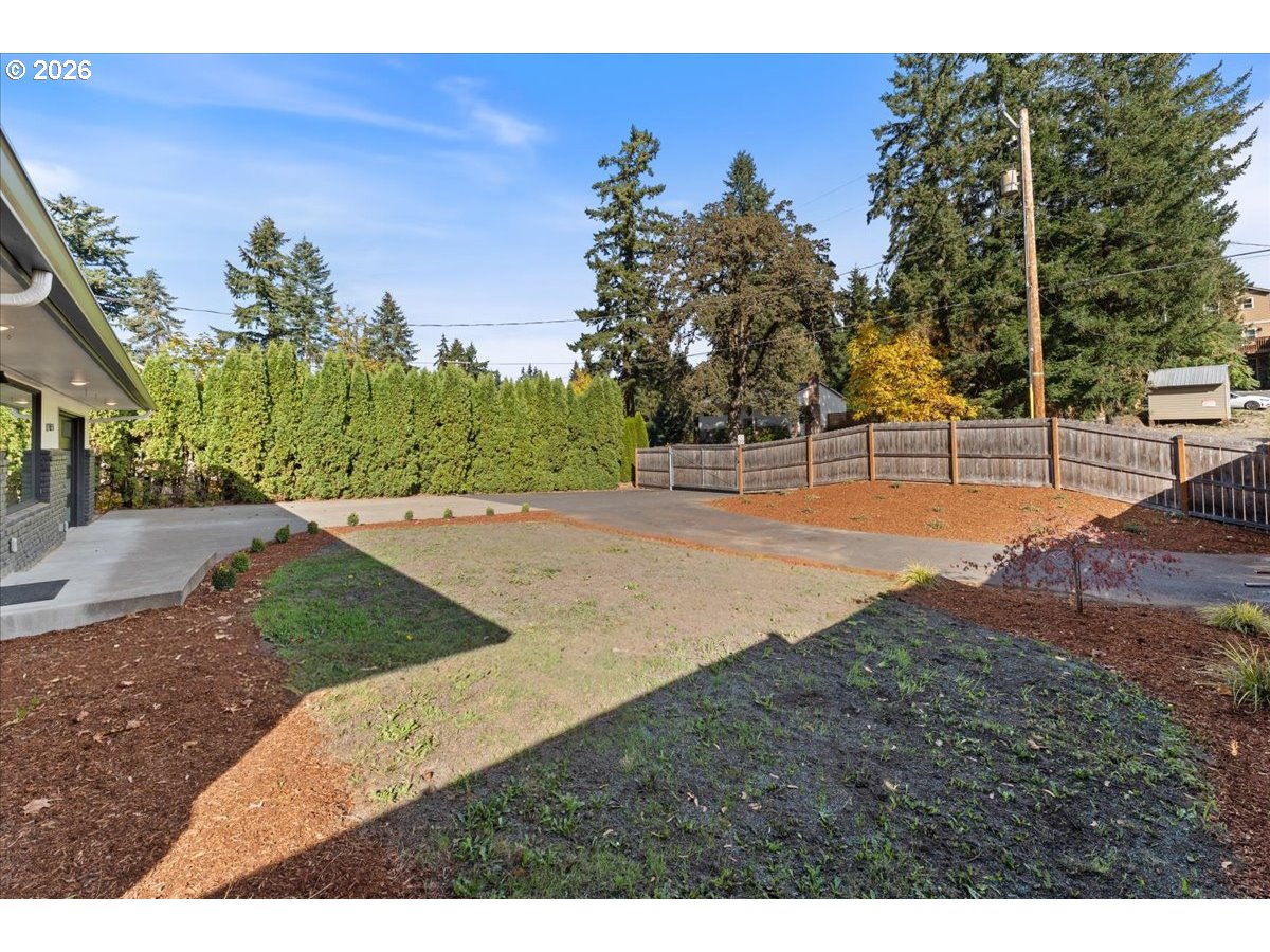 17055 Se Webster Rd Property Photo 5
