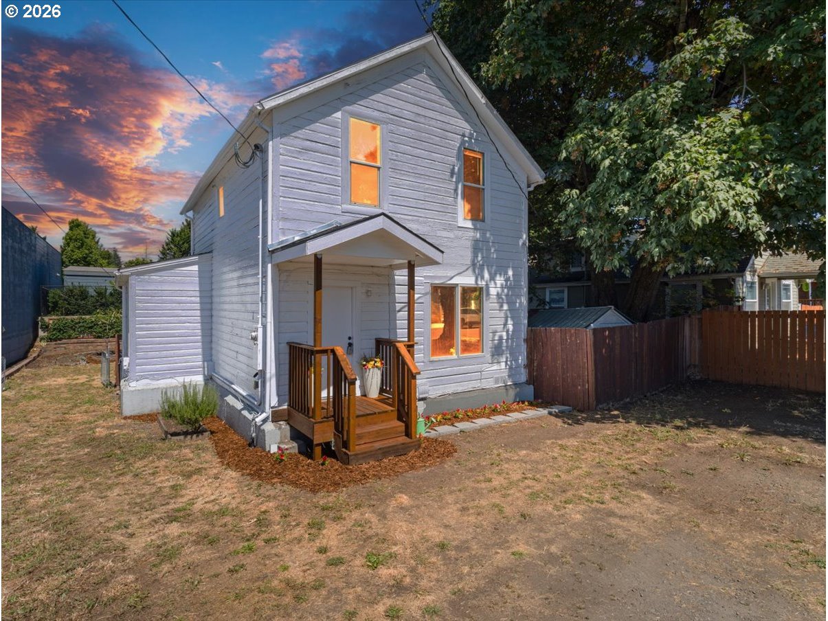 1108 W 14th St Property Photo 1