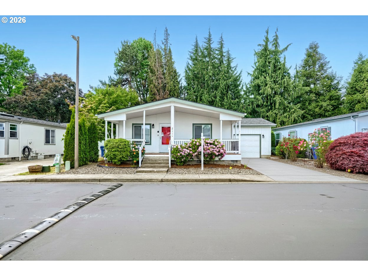 2111 Pippin St Property Photo 1