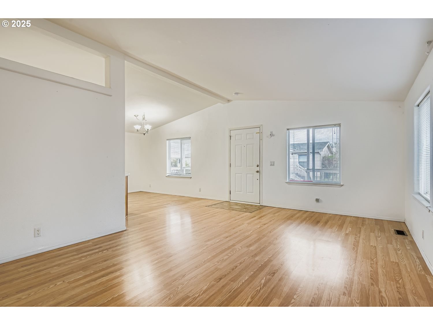 2111 Pippin St Property Photo 6
