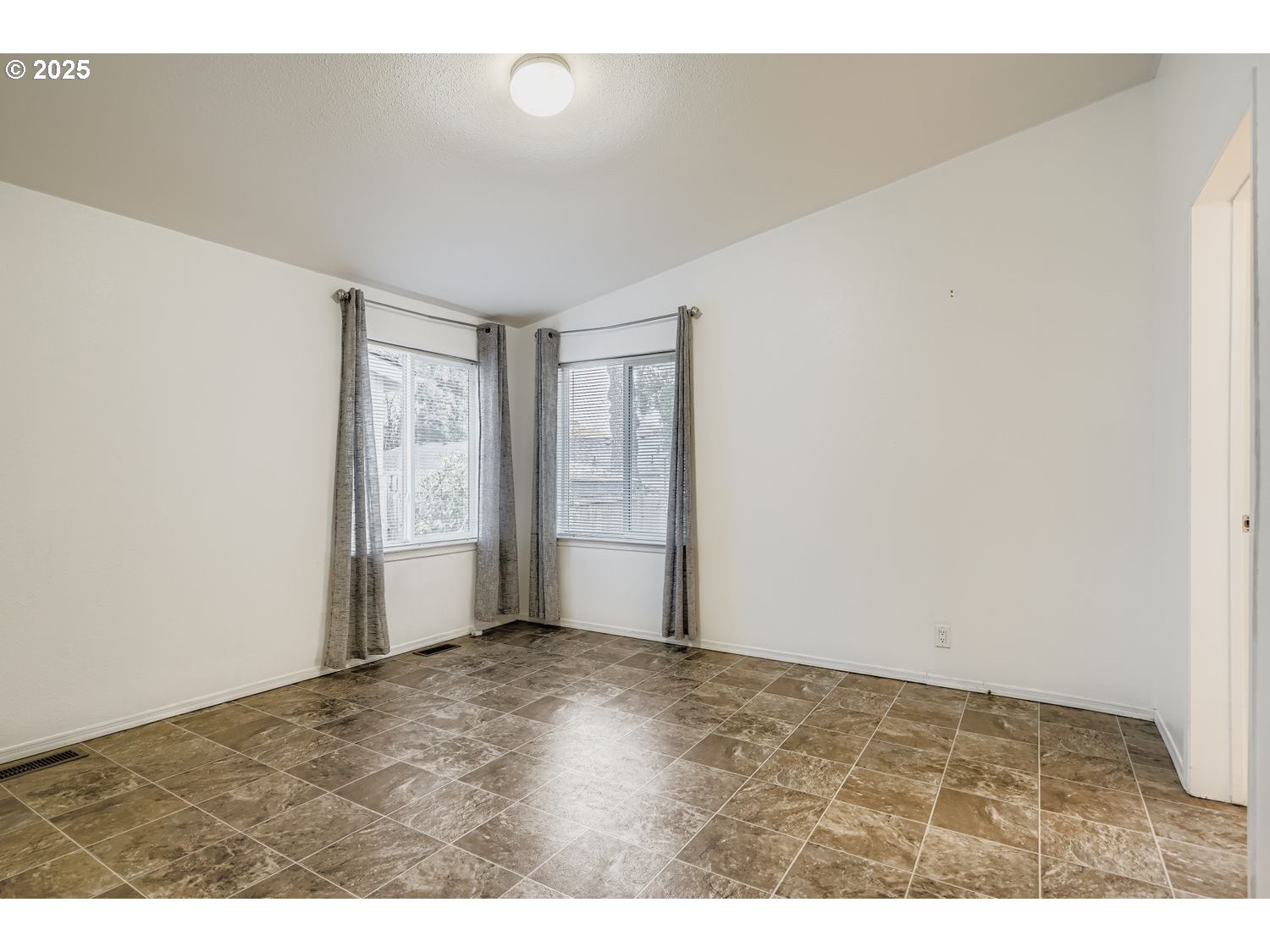 2111 Pippin St Property Photo 12